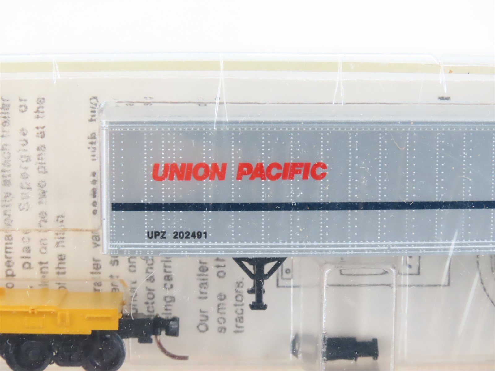 N Kadee Micro-Trains MTL 64022 CNW 57' TOFC Flat Cars 3-Pack w/Trailers - SEALED
