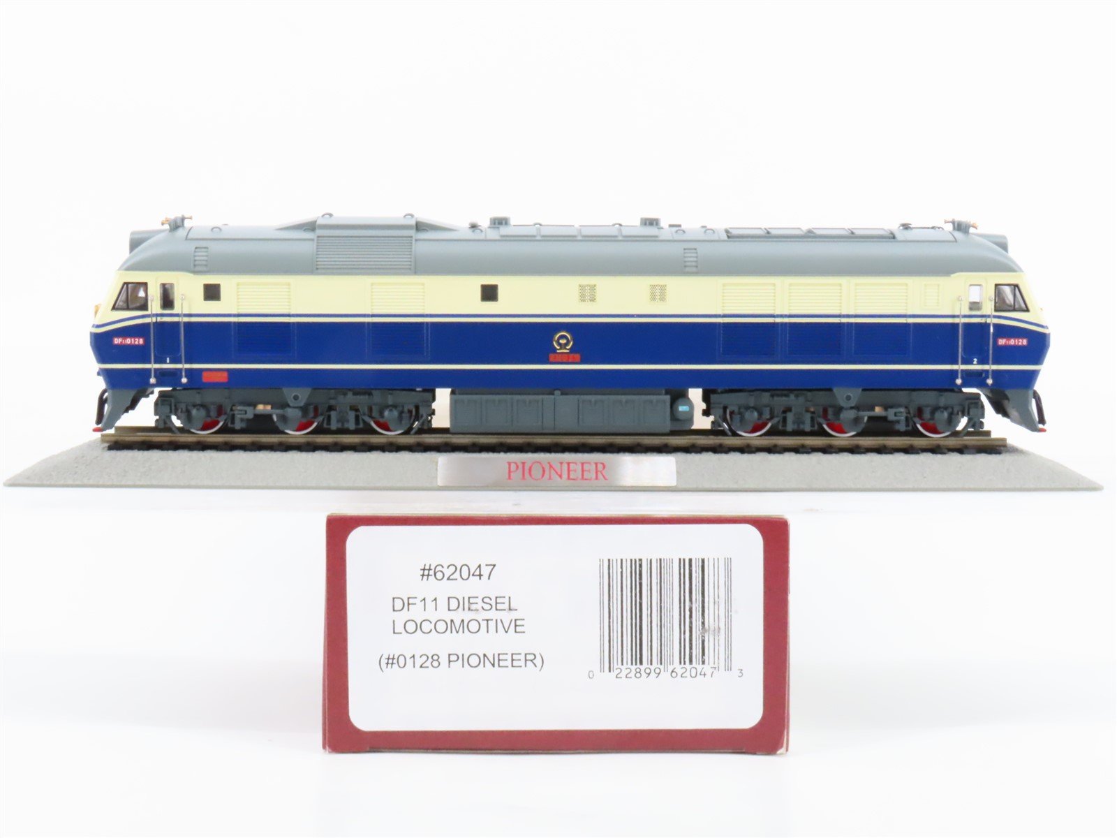 HO Scale Bachmann 62047 CR China Railway DF11 Diesel #0128 "Pioneer" - DCC Ready