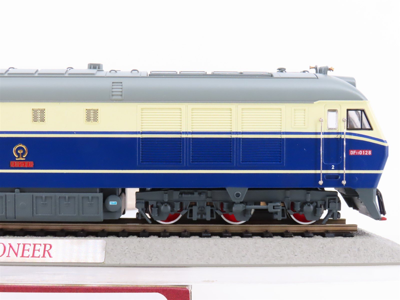 HO Scale Bachmann 62047 CR China Railway DF11 Diesel #0128 