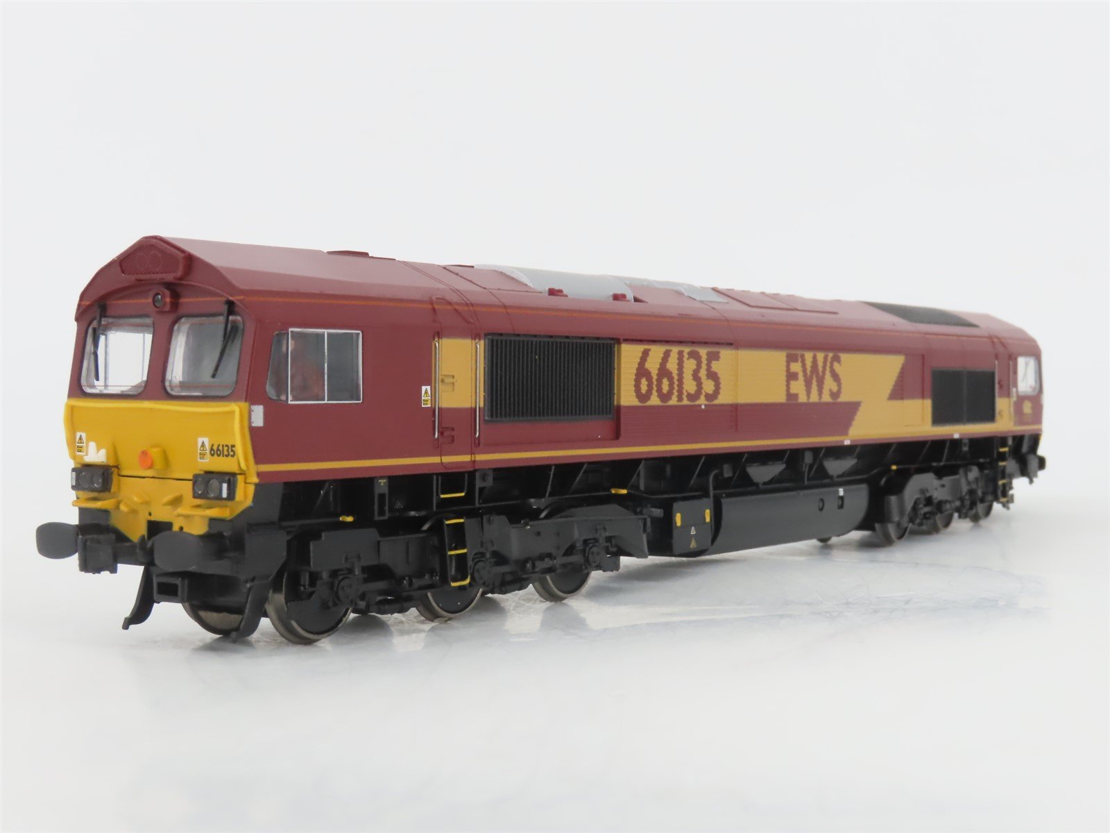 OO Bachmann Branchline 32-725 EWS Railway Class 66 Diesel #66135 - DCC Ready