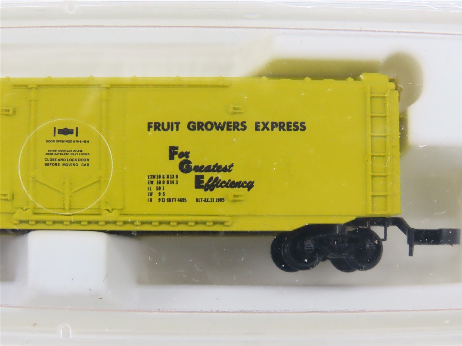 Z Scale Kadee Micro-Trains MTL 13608 SCL Fruit Growers Express 50' Boxcar 492966