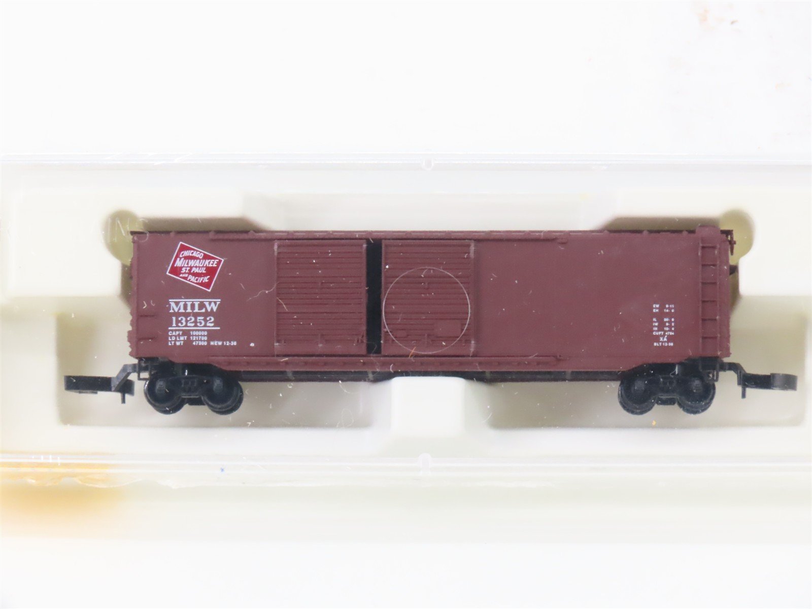Z Scale Kadee Micro-Trains MTL 13713 MILW Milwaukee Box Car #13252 - SEALED