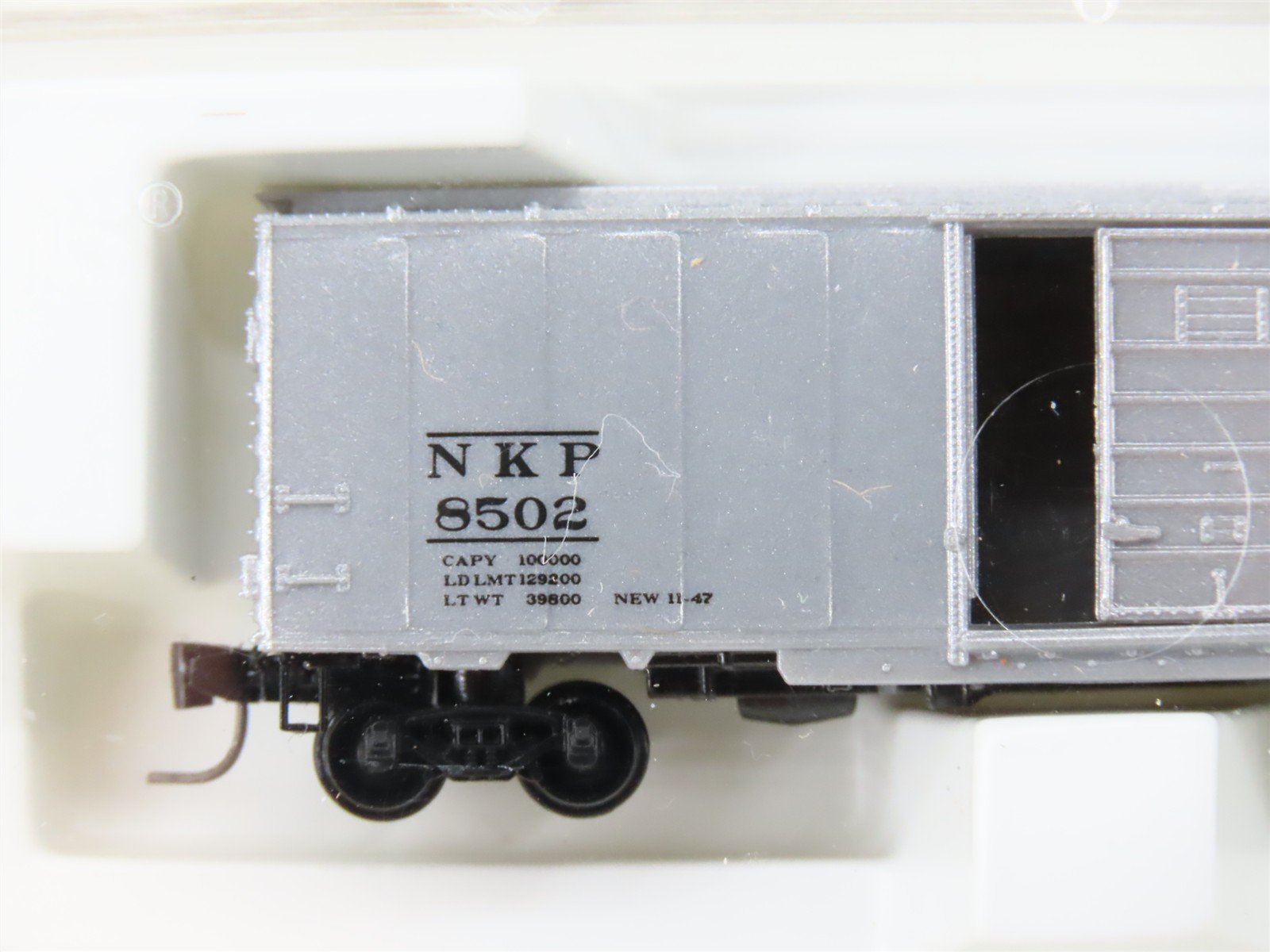 Z Scale Micro-Trains MTL 14122-2 NKP Nickel Plate Road 40' Box Car #8502