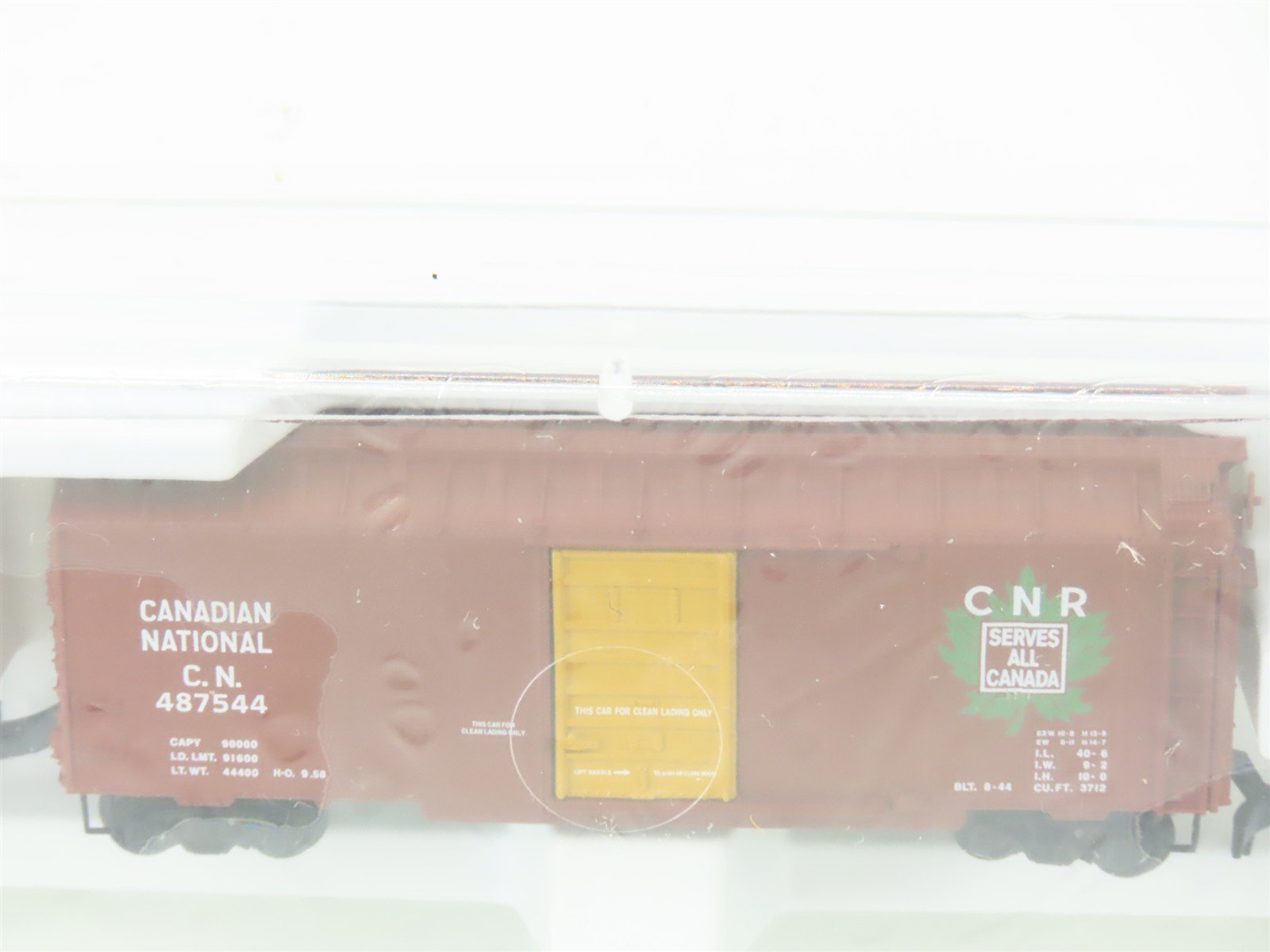 Z Scale Micro-Trains MTL 14119 CN Canadian National Maple Leaf 40' Boxcar 487544
