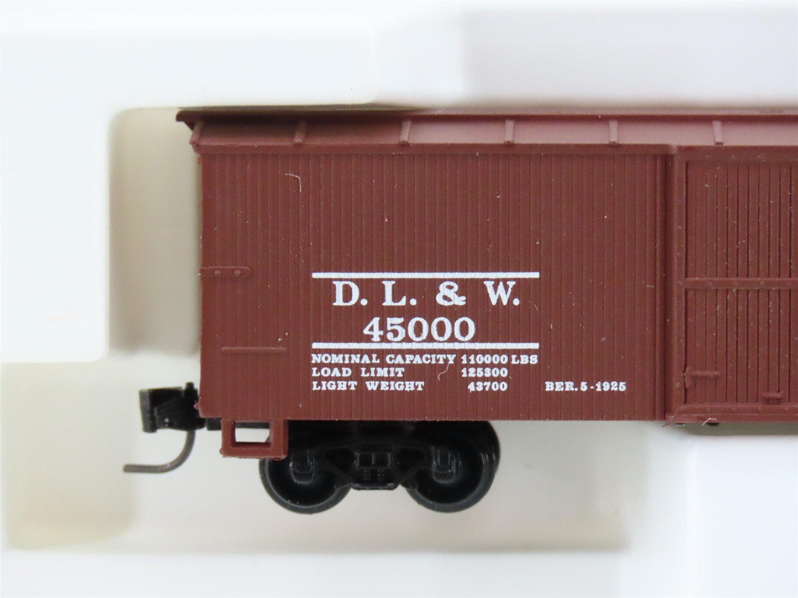 Z Scale Kadee Micro-Trains MTL 13906-2 DL&W Lackawanna 40' Box Car #45000
