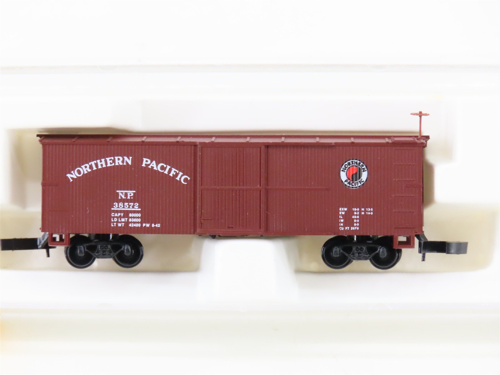 Z Scale Kadee Micro-Trains MTL 13901 NP Northern Pacific 40' Box Car #38572