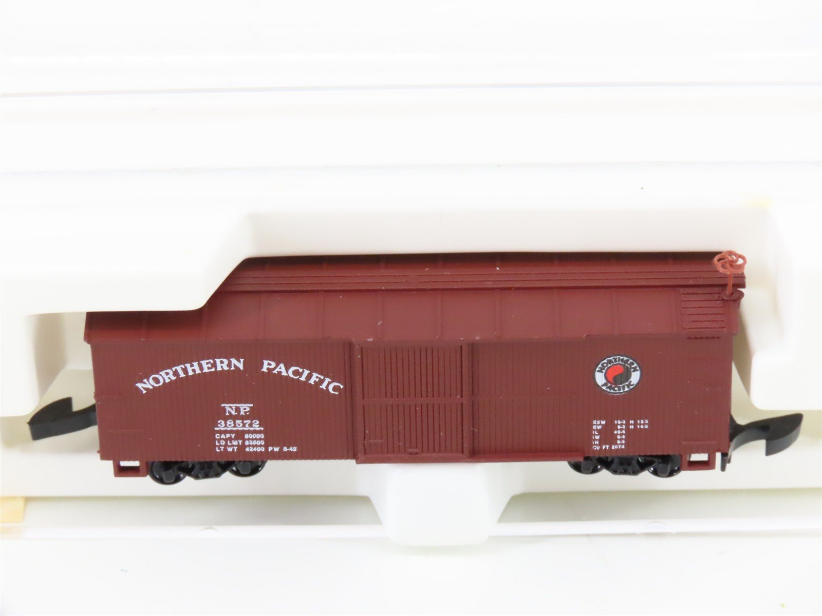 Z Scale Kadee Micro-Trains MTL 13901 NP Northern Pacific 40' Box Car #38572