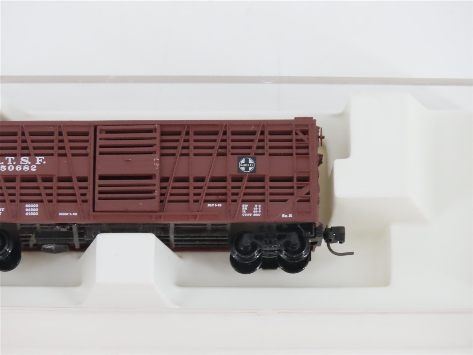 Z Scale Kadee Micro-Trains MTL 13805-2 ATSF Santa Fe 40' Stock Car #50682