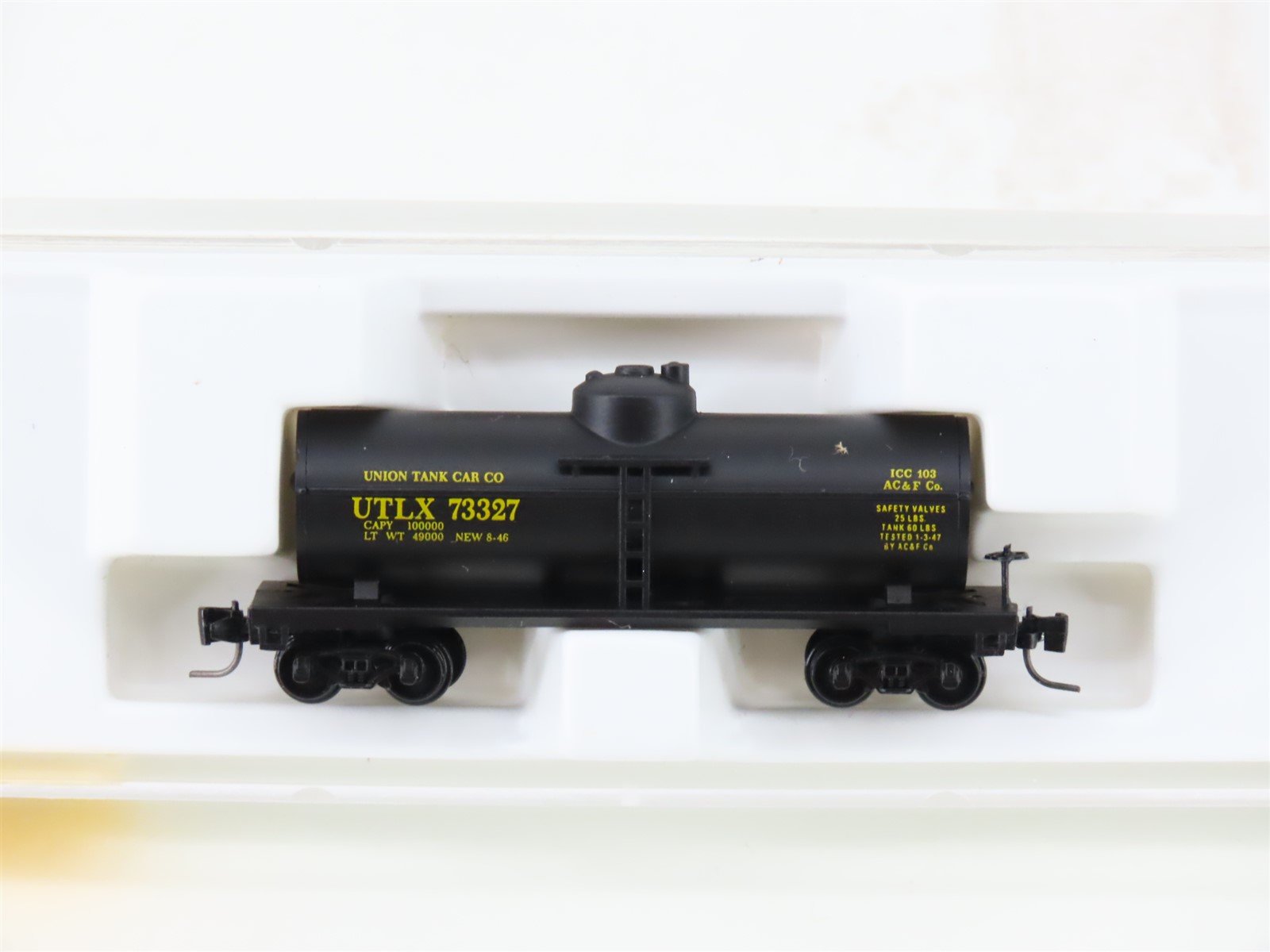 Z Kadee Micro-Trains MTL 14403-2 UTLX Union Tank Single Dome Tank Car #73327