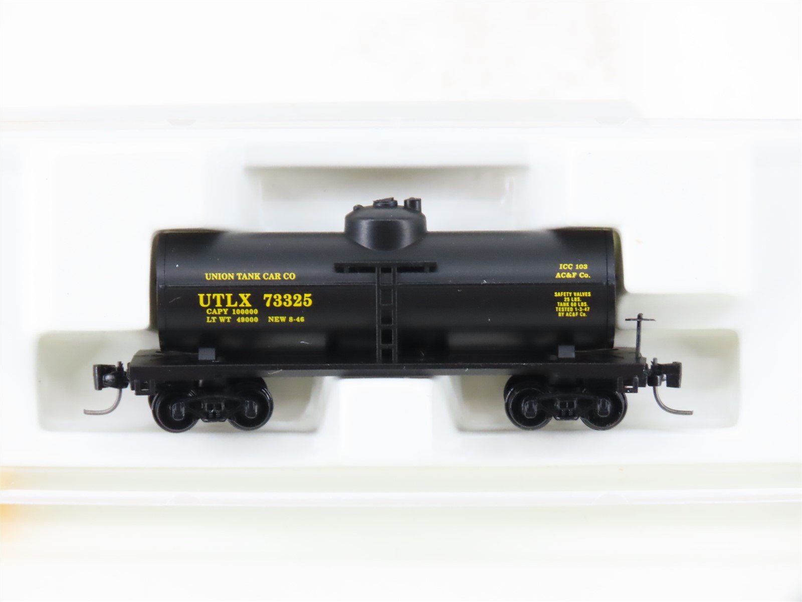 Z Scale Micro-Trains MTL 14403-2 UTLX Union Tank Single Dome Tank Car #73325