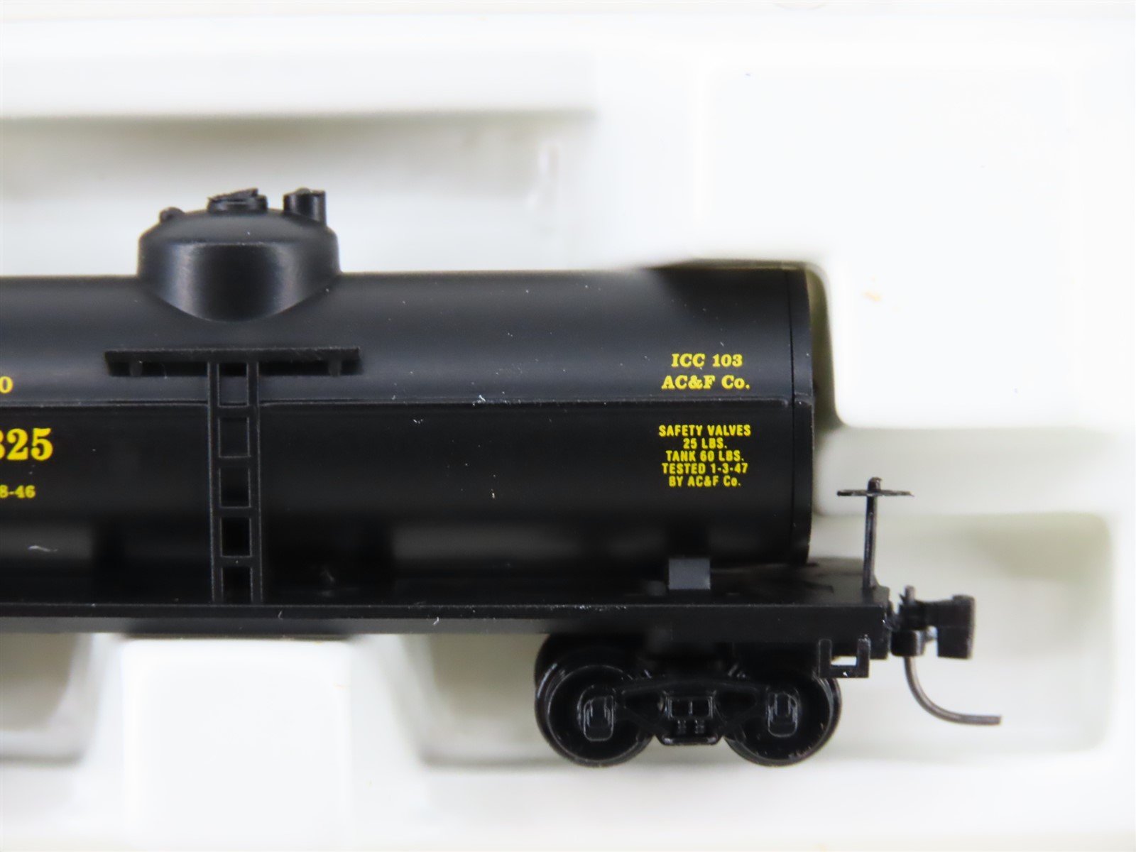 Z Scale Micro-Trains MTL 14403-2 UTLX Union Tank Single Dome Tank Car #73325
