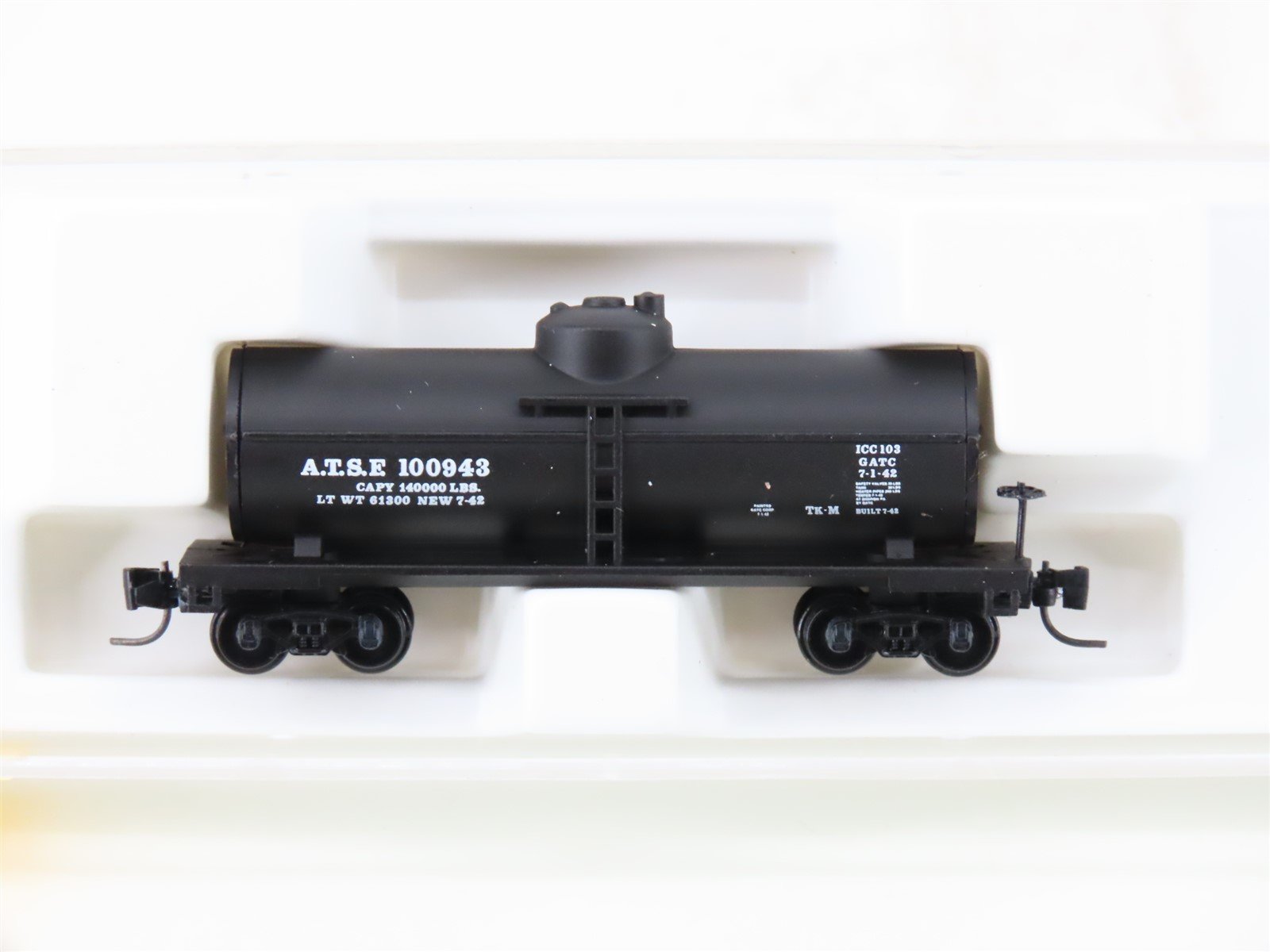 Z Scale Kadee Micro-Trains MTL 14402-2 ATSF Santa Fe Single Dome Tank Car 100943
