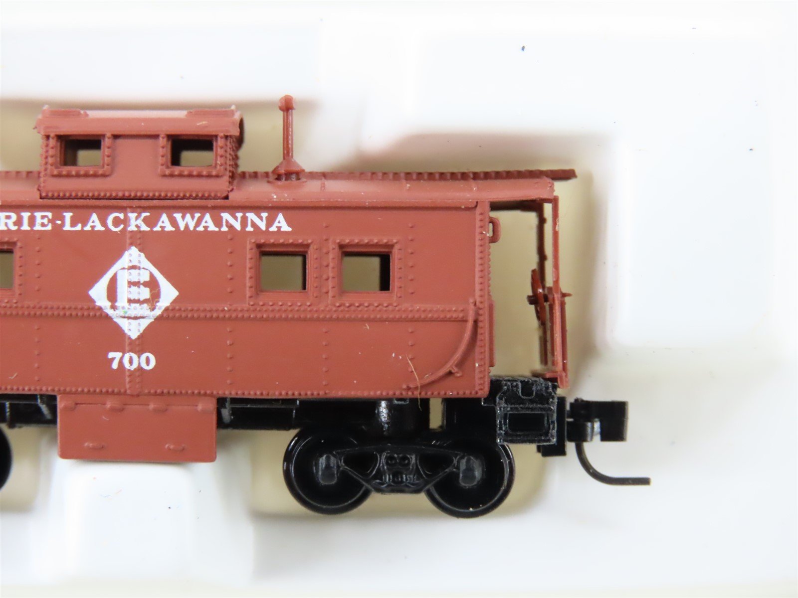 Z Scale Kadee Micro-Trains MTL 14708-2 EL Erie Lackawanna Caboose #700