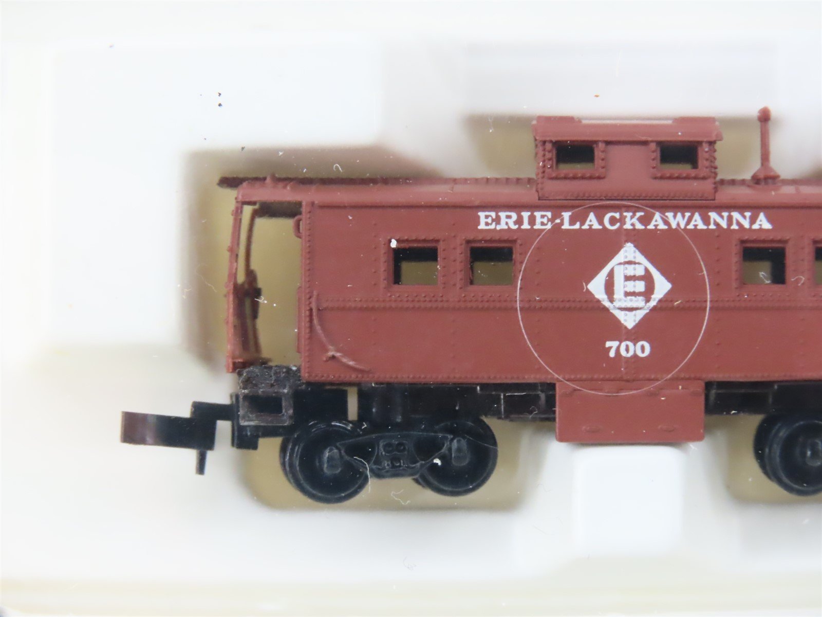Z Scale Kadee Micro-Trains MTL 14708 EL Erie Lackawanna Caboose #700
