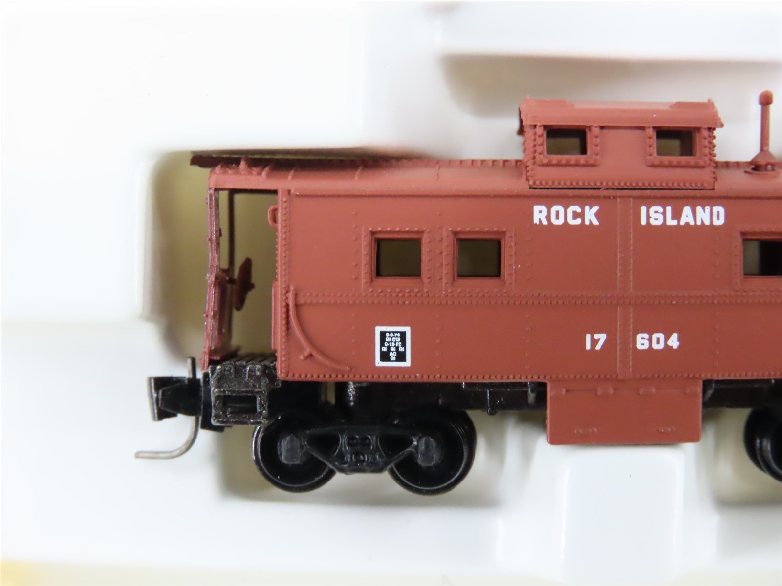 Z Scale Kadee Micro-Trains MTL 14704-2 RI Rock Island Caboose #17604