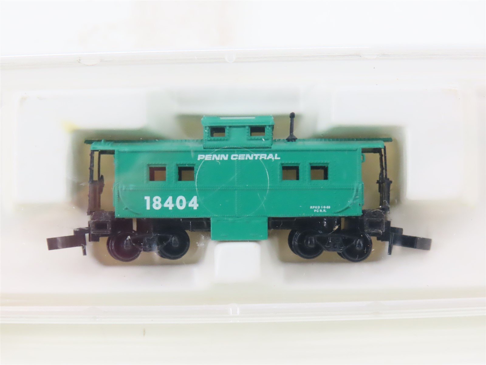 Z Scale Kadee Micro-Trains MTL 14706 PC Penn Central Caboose #18404