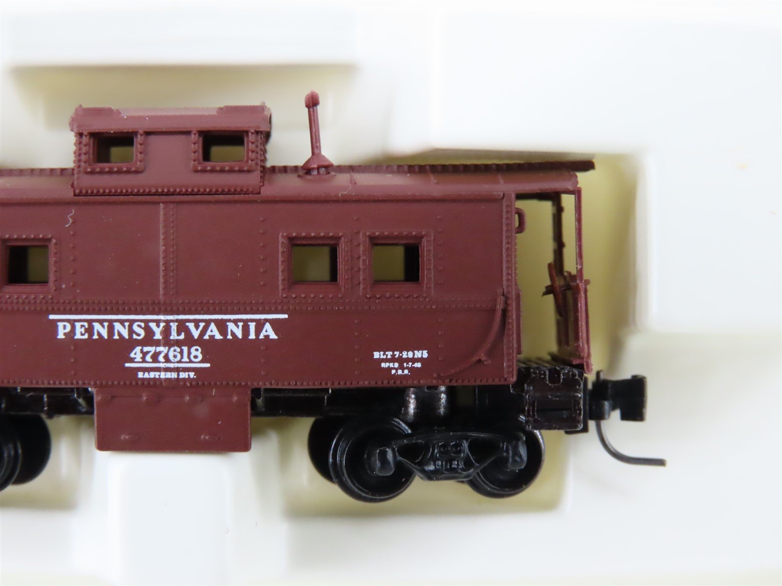 Z Scale Kadee Micro-Trains MTL 14701-2 PRR Pennsylvania Caboose #477618