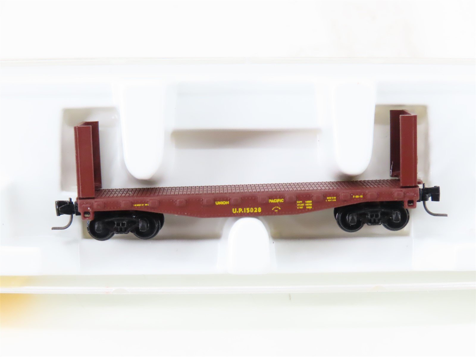 Z Scale Kadee Micro-Trains MTL 14604-2 UP Union Pacific Bulkhead Flat Car #15028
