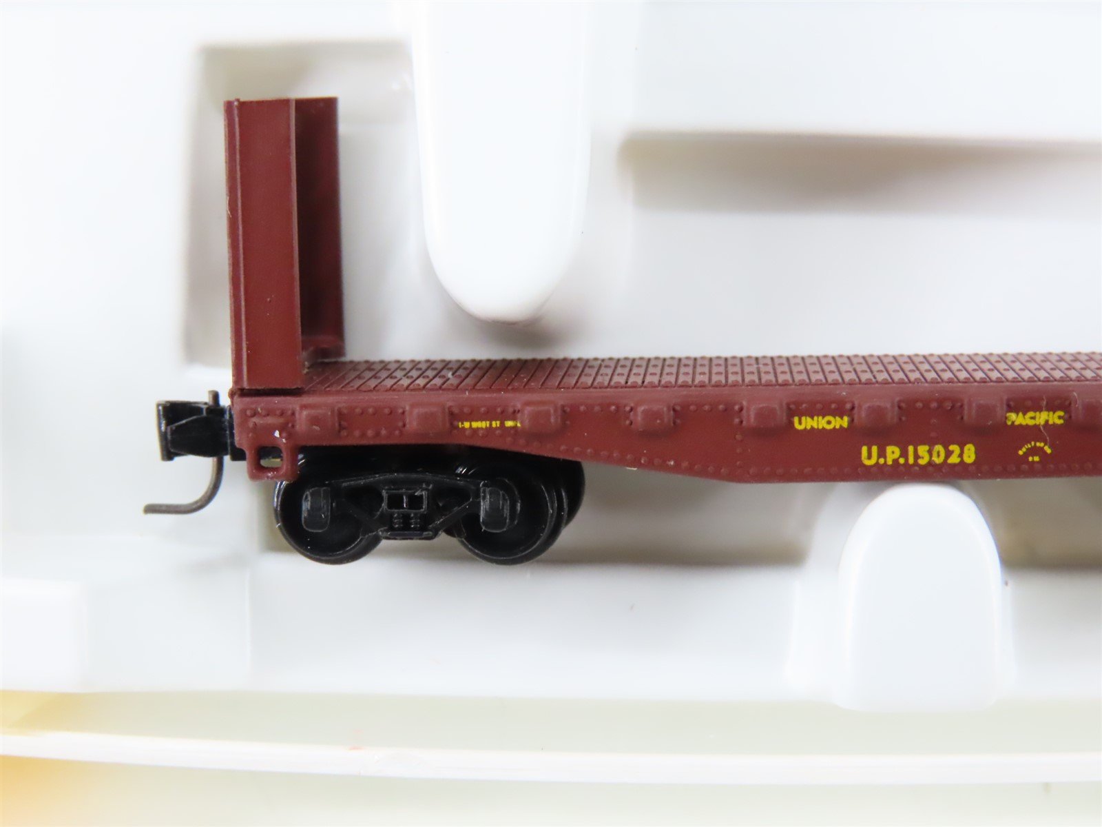 Z Scale Kadee Micro-Trains MTL 14604-2 UP Union Pacific Bulkhead Flat Car #15028