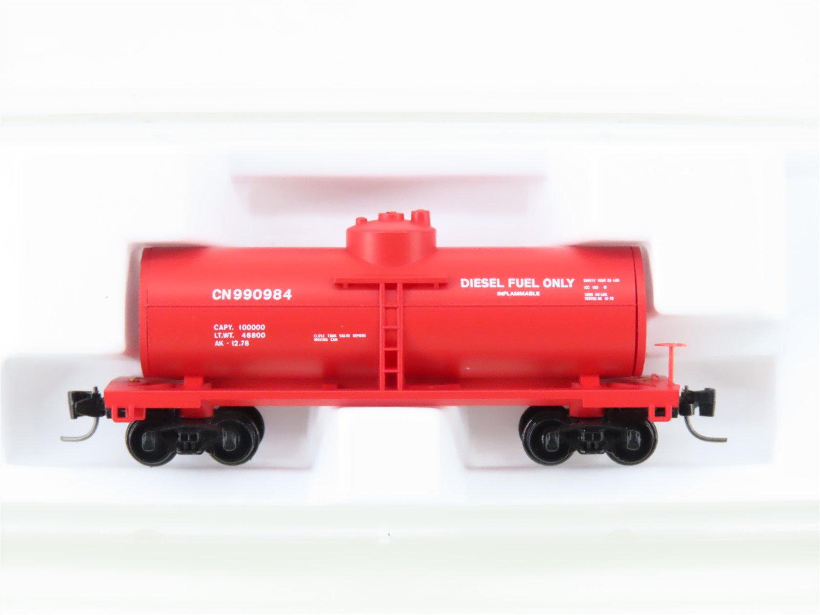 Z Micro-Trains MTL 14419-2 CN Canadian National 39' Single Dome Tank Car #990984