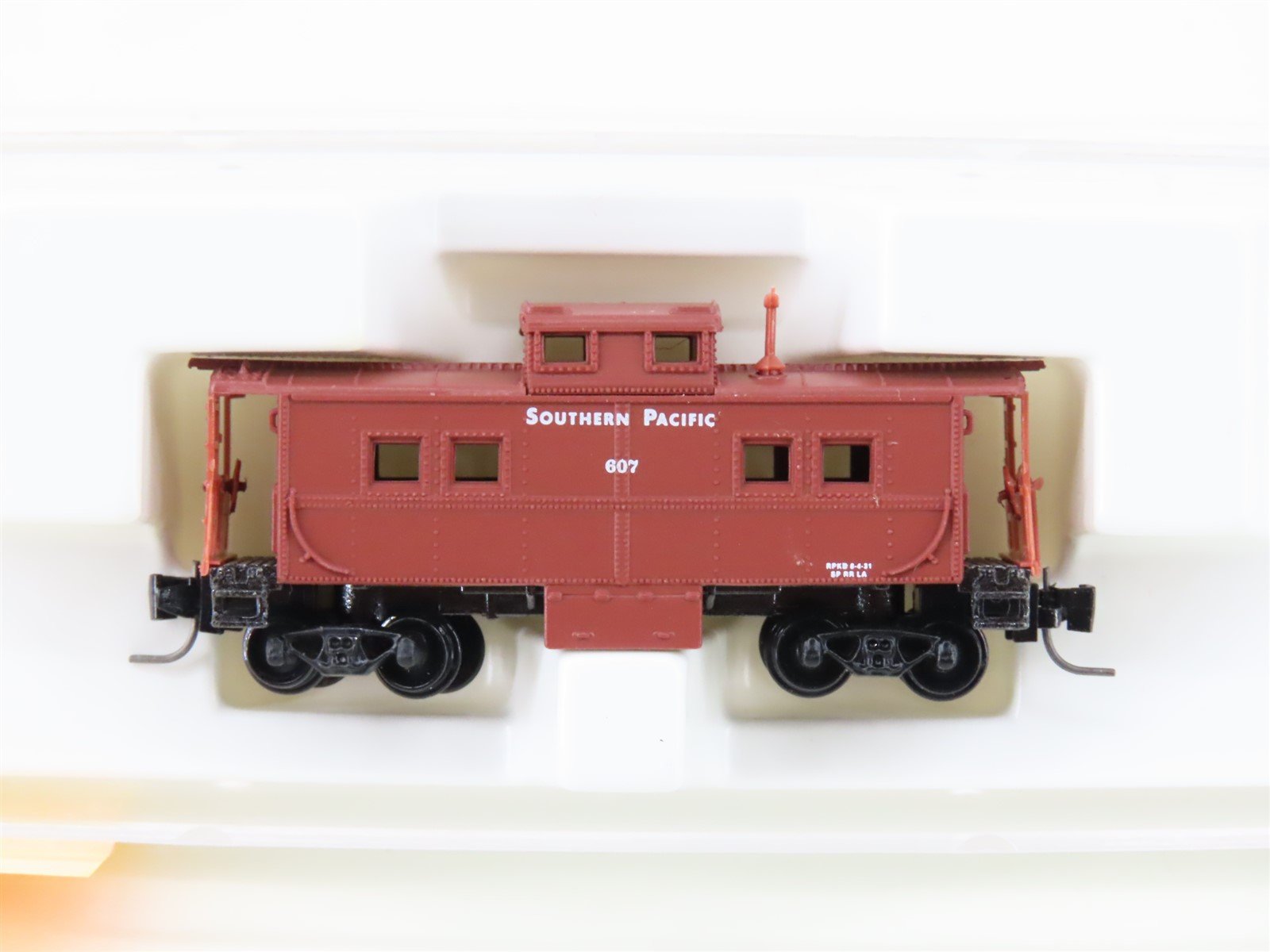 Z Scale Kadee Micro-Trains MTL 14711-2 SP Southern Pacific Caboose #607