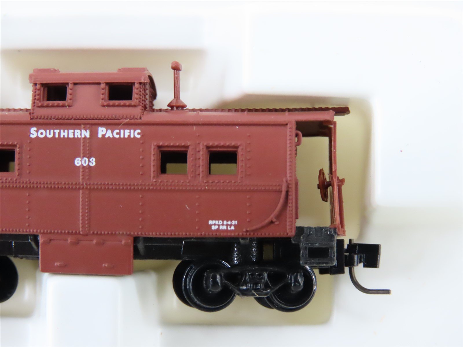 Z Scale Kadee Micro-Trains MTL 14711-2 SP Southern Pacific Caboose #603