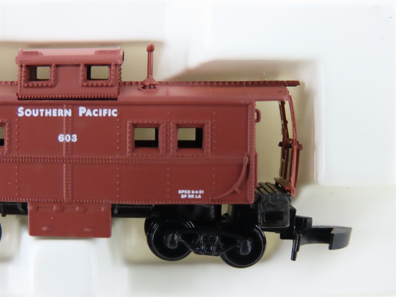 Z Scale Kadee Micro-Trains 14711 SP Southern Pacific Caboose #603