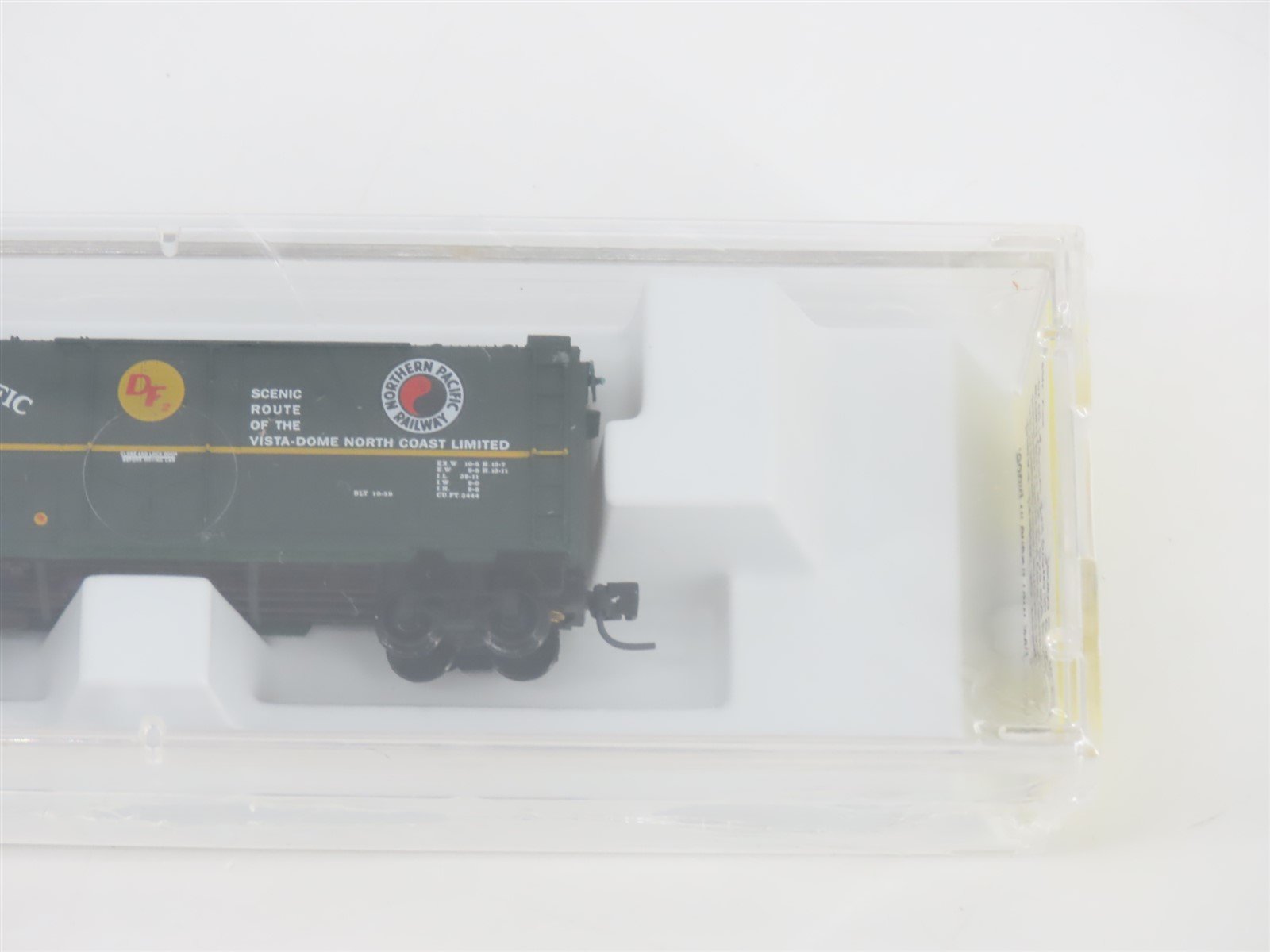 Z Micro-Trains MTL 14915-2 NP Northern Pacific 40' Plug Door Box Car #98585