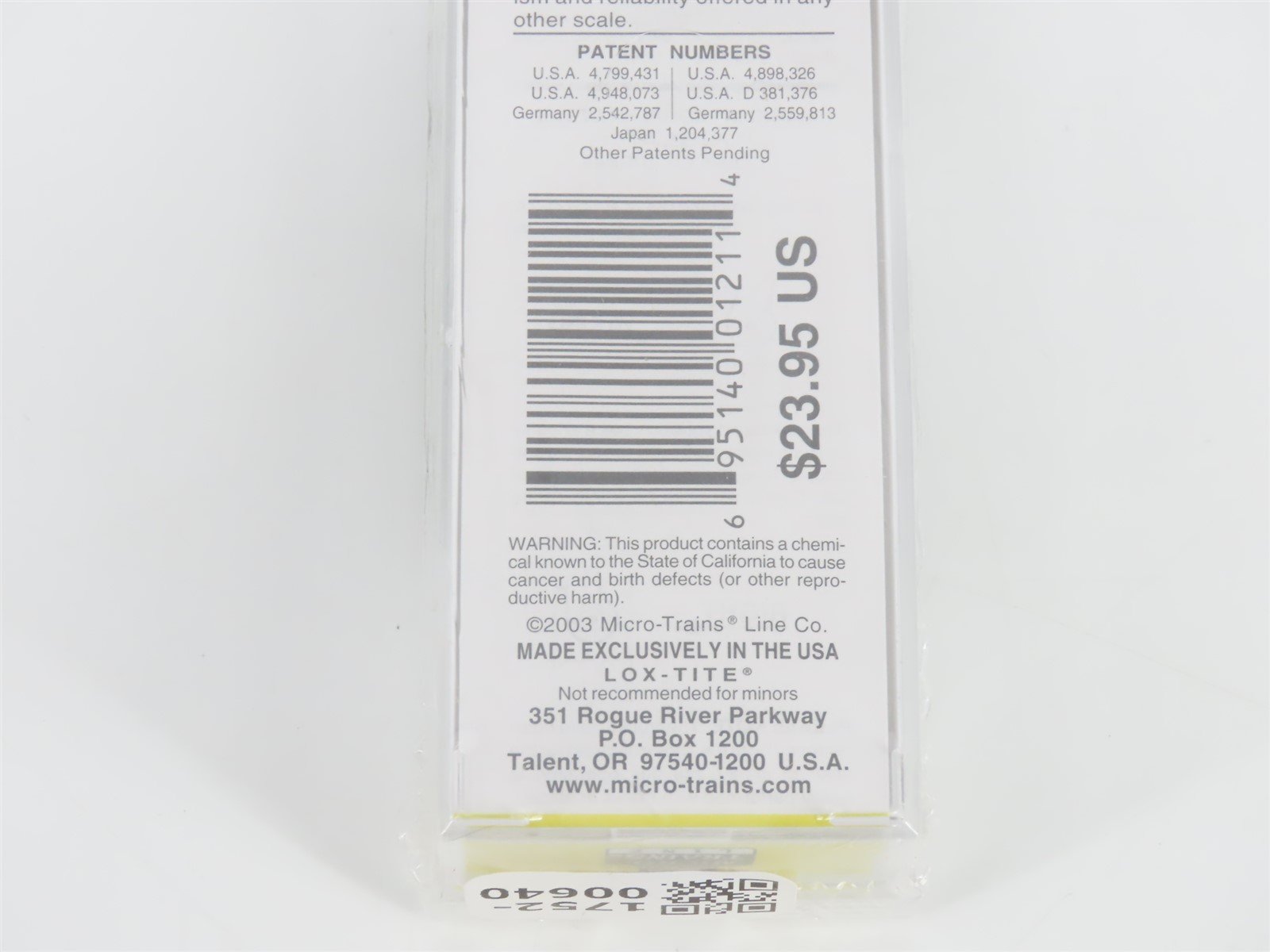 Z Micro-Trains MTL 14916-2 BCOL British Columbia 40' Plug Door Box Car #8002
