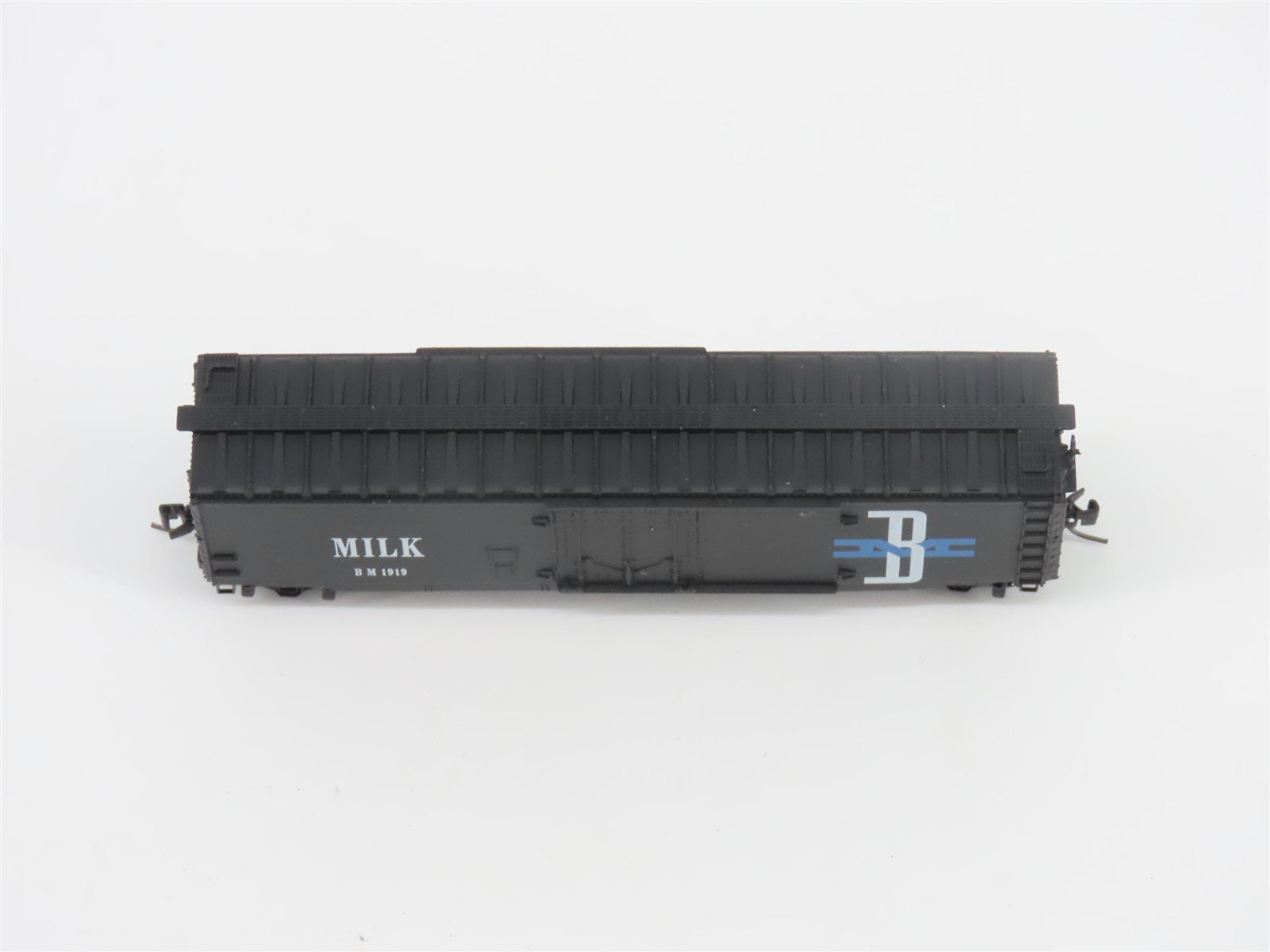Z Micro-Trains MTL 13619-2 B&M Boston & Maine Milk 50' Plug Door Box Car #1919
