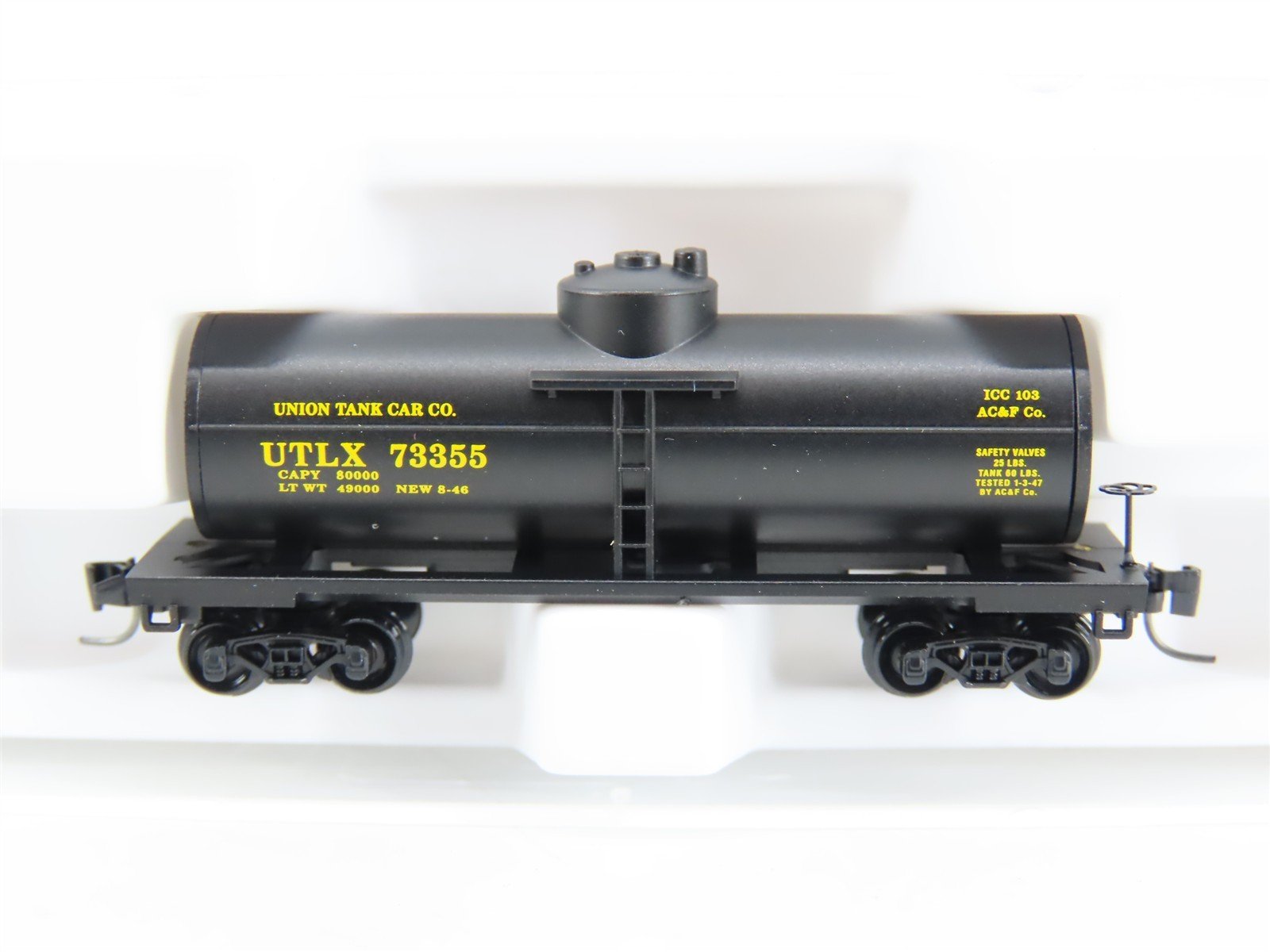 Z Scale Micro-Trains MTL 14403-2 UTLX Union Tank 39' Single Dome Tank Car #73355