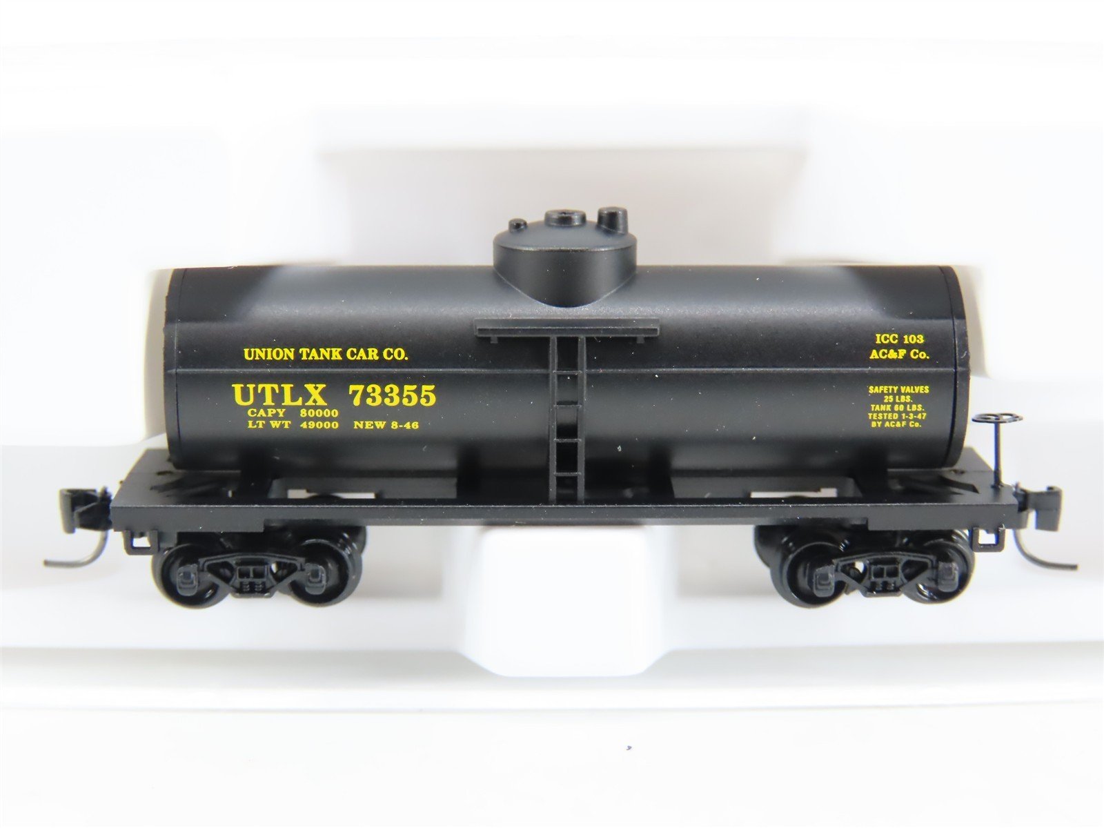 Z Scale Micro-Trains MTL 14403-2 UTLX Union Tank 39' Single Dome Tank Car #73355