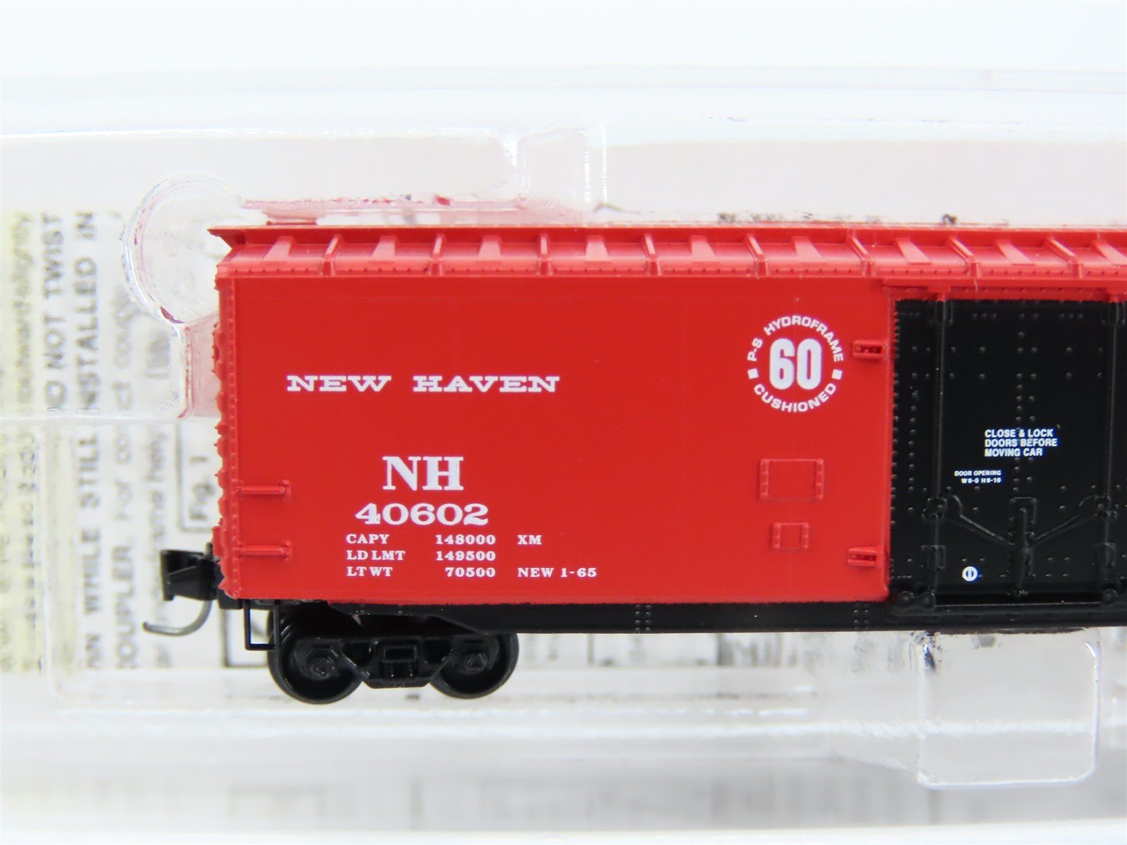 Z Scale Micro-Trains MTL 13628-2 NH New Haven 50' Plug Door Box Car #40602