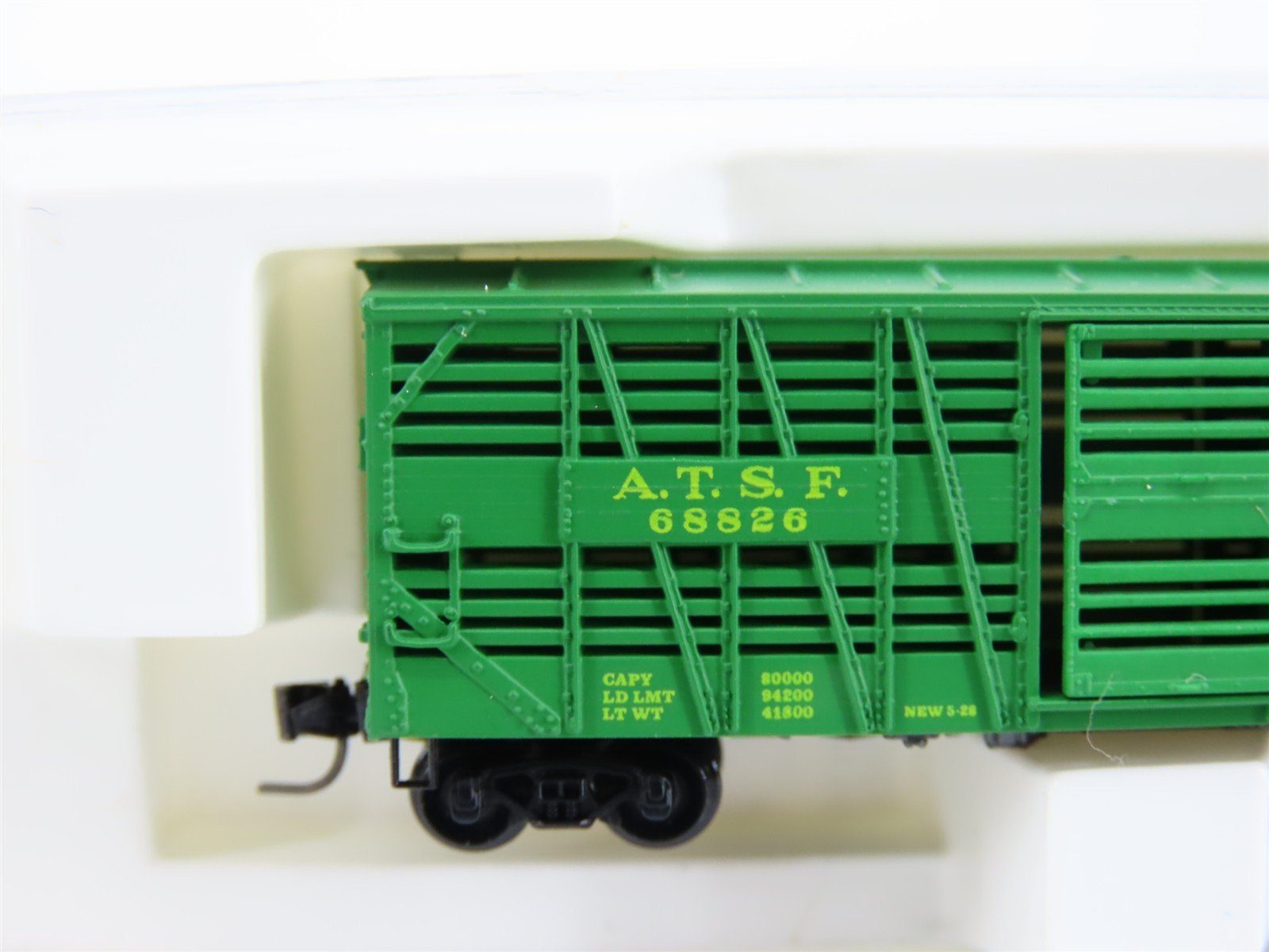 Z Scale Kadee Micro-Trains MTL 13804-2 ATSF Santa Fe 40' Stock Car #68826