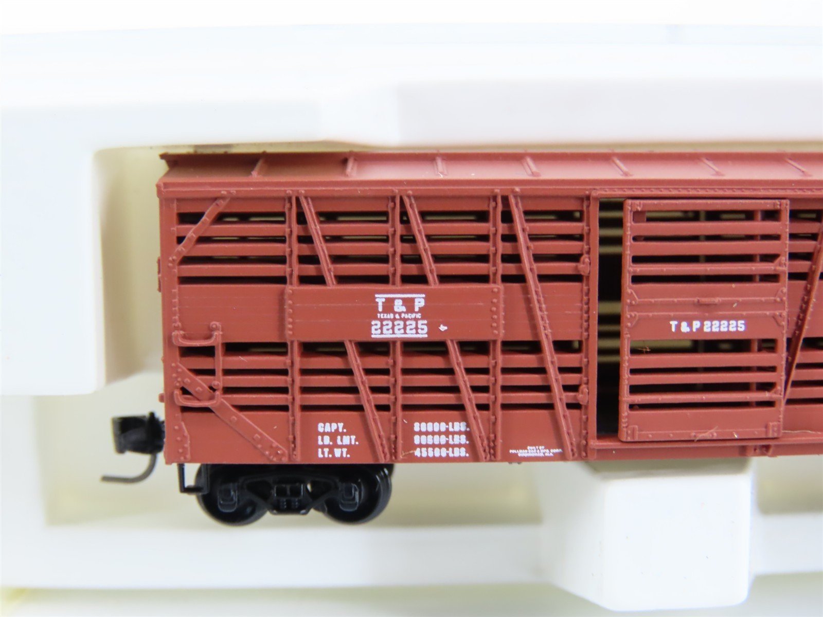 Z Scale Kadee Micro-Trains 13808-2 T&P Texas & Pacific 40' Stock Car #22225