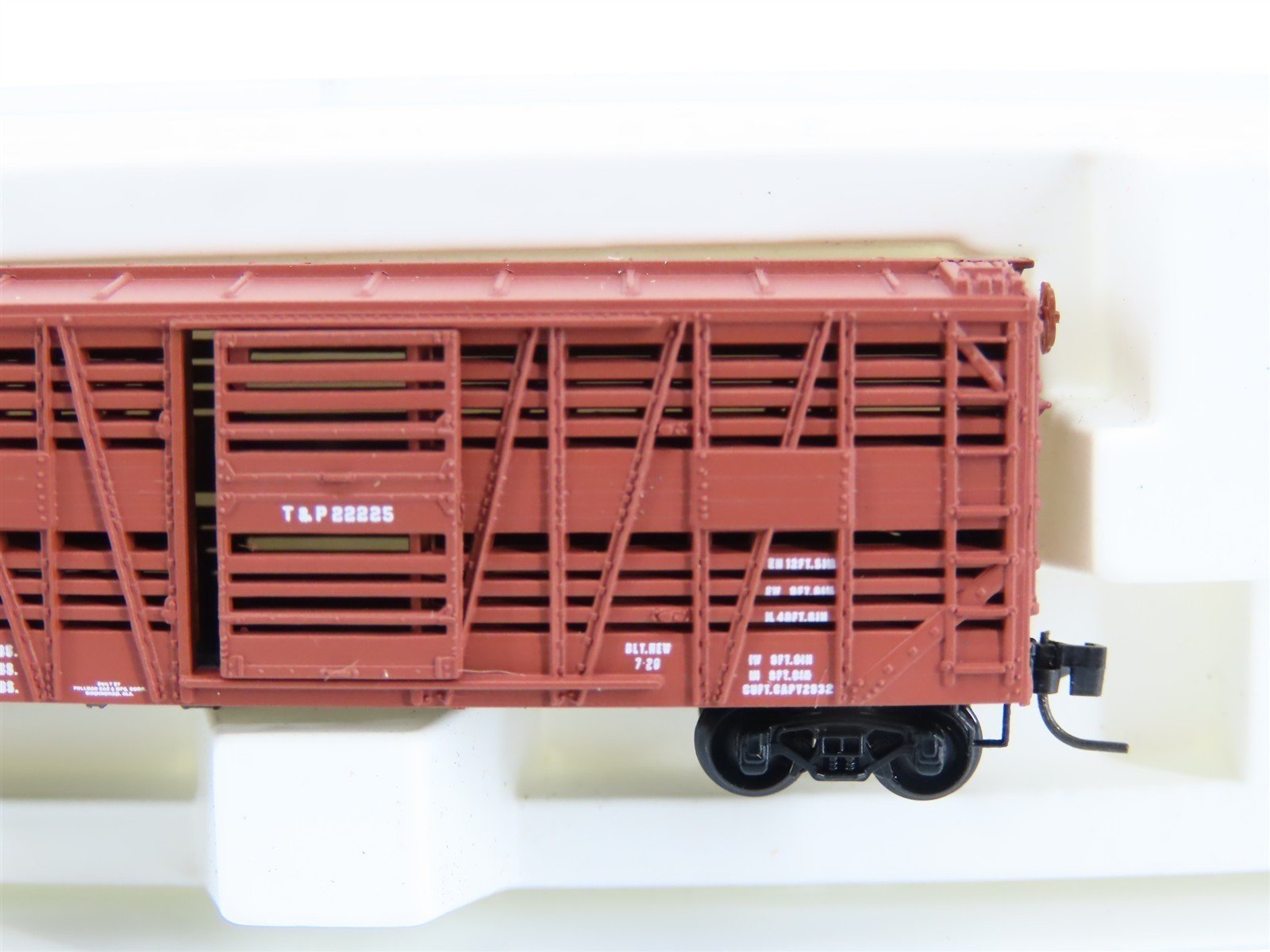 Z Scale Kadee Micro-Trains 13808-2 T&P Texas & Pacific 40' Stock Car #22225