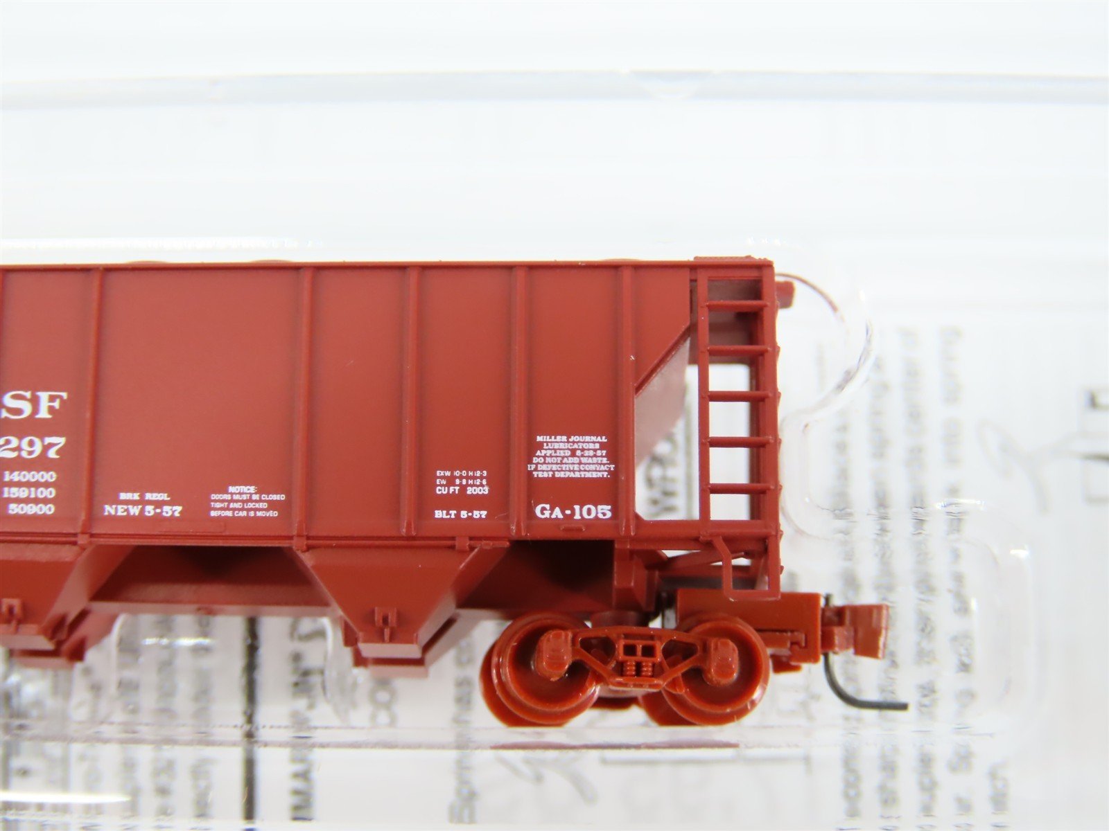 Z Scale Micro-Trains MTL 53100012 ATSF Santa Fe 2-Bay Covered Hopper #82297