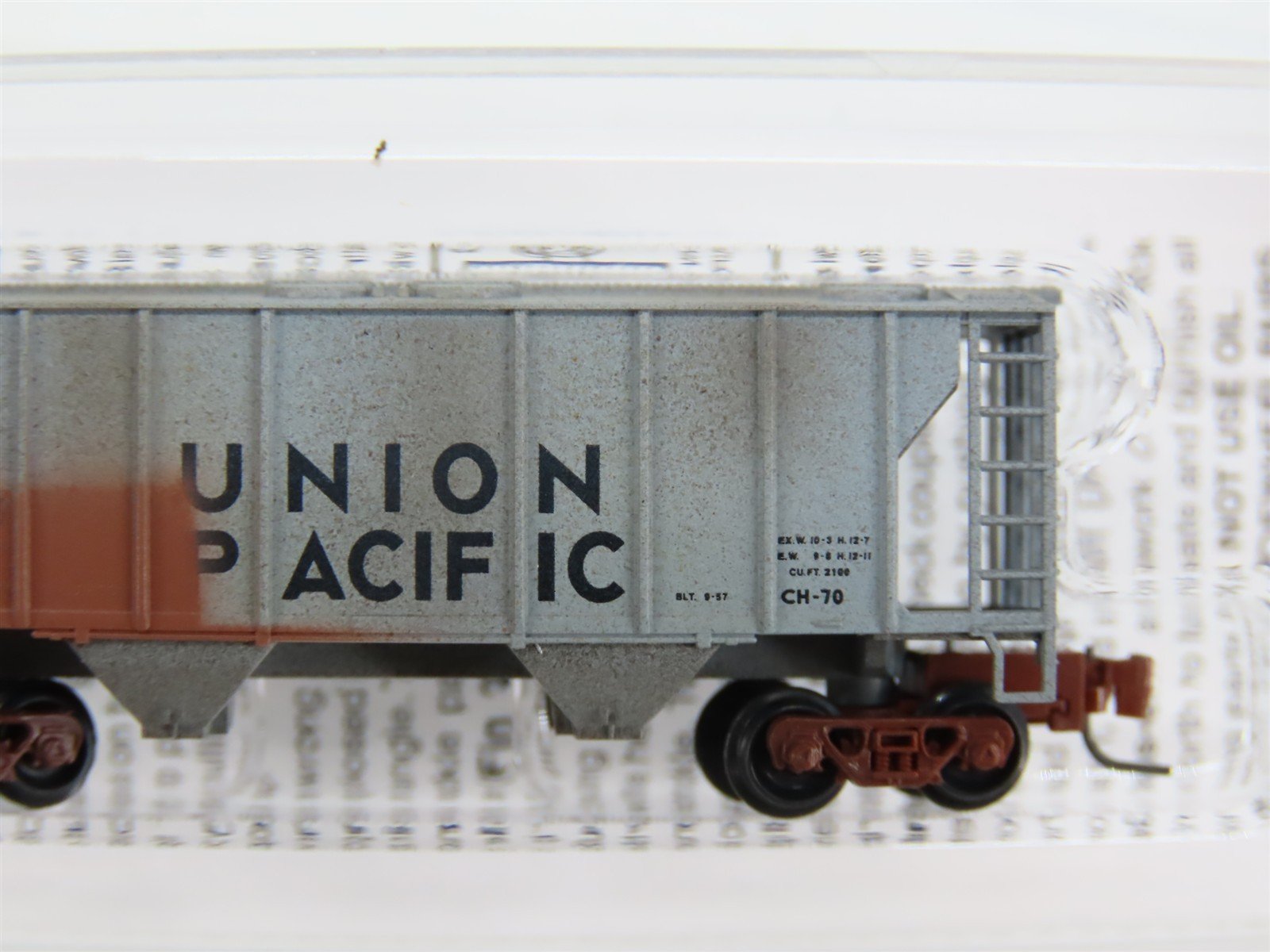 Z Micro-Trains MTL 53144080 UP Union Pacific 2-Bay Covered Hopper Weathered