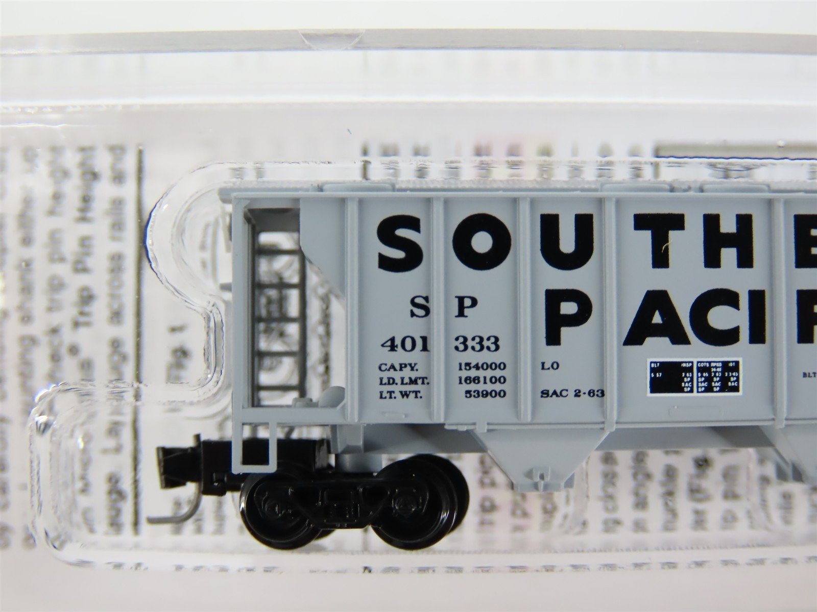 Z Micro-Trains MTL 53100151 SP Southern Pacific 2-Bay Covered Hopper #401333