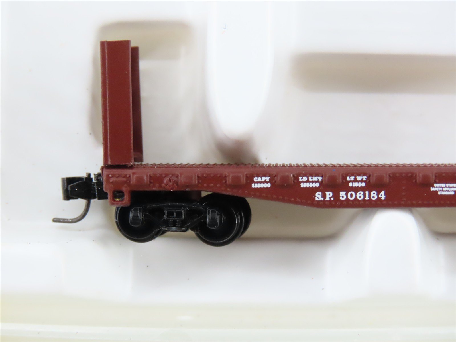 Z Kadee Micro-Trains MTL 14601-2 SP Southern Pacific Bulkhead Flatcar #506184
