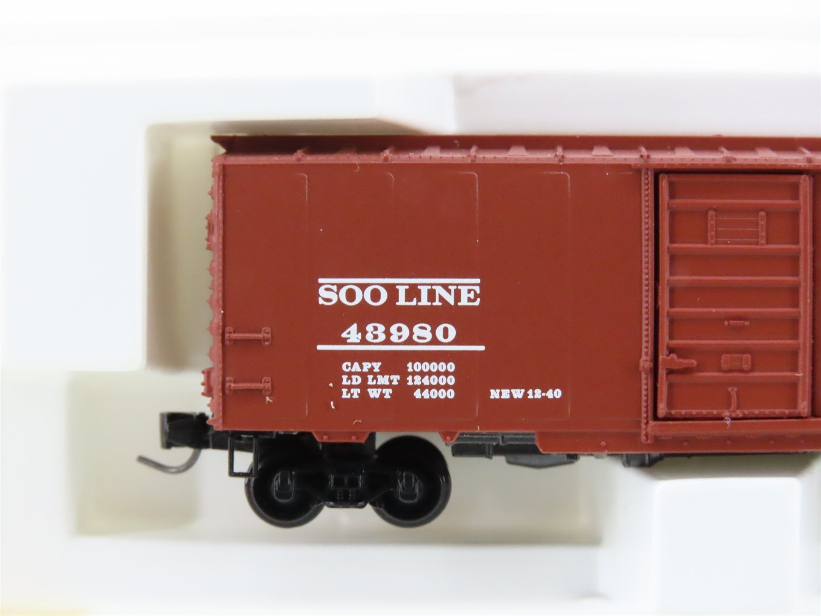 Z Scale Kadee Micro-Trains 14120-2 SOO Line 40' Single Door Boxcar #43980