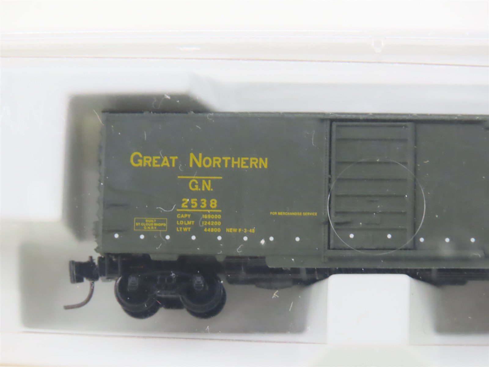 Z Scale Micro-Trains 14134-2 GN Great Northern 40' Standard Boxcar #2538
