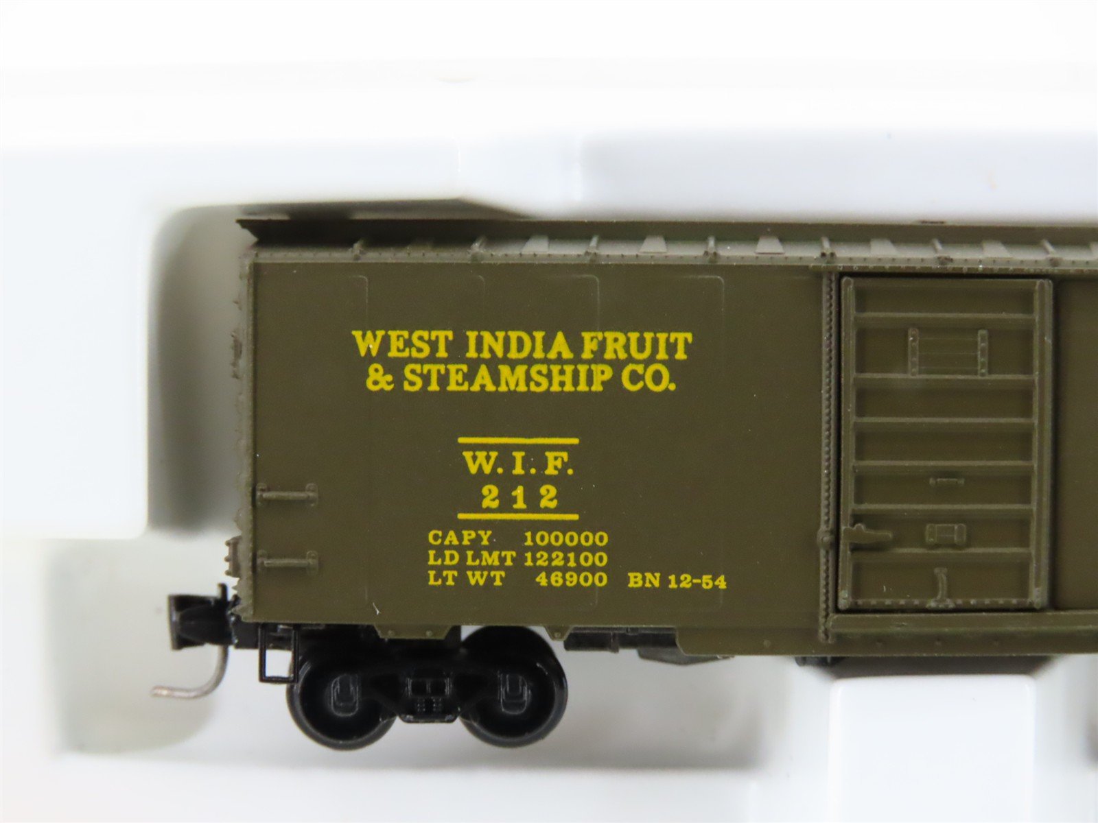 Z Scale Micro-Trains 14126-2 WIF West India Fruit 40' Standard Boxcar #212