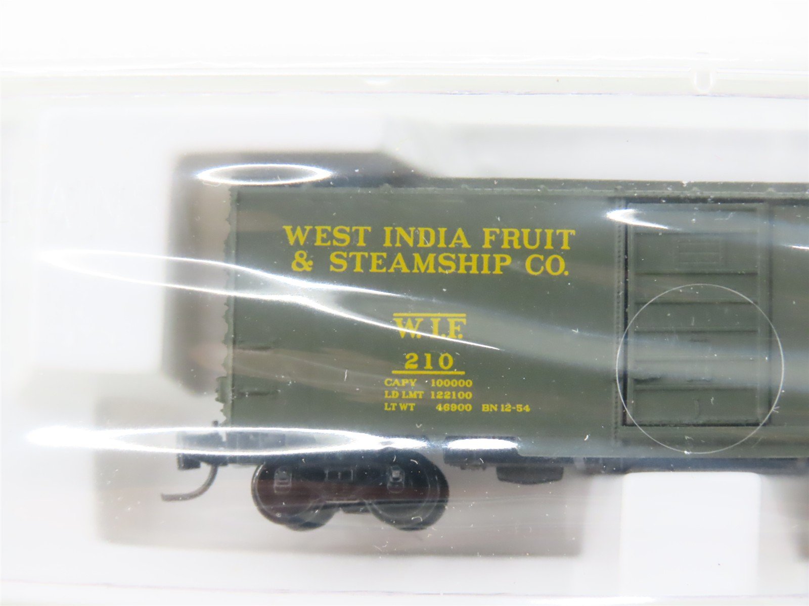 Z Scale Micro-Trains 14126-2 WIF West India Fruit 40' Standard Boxcar #210