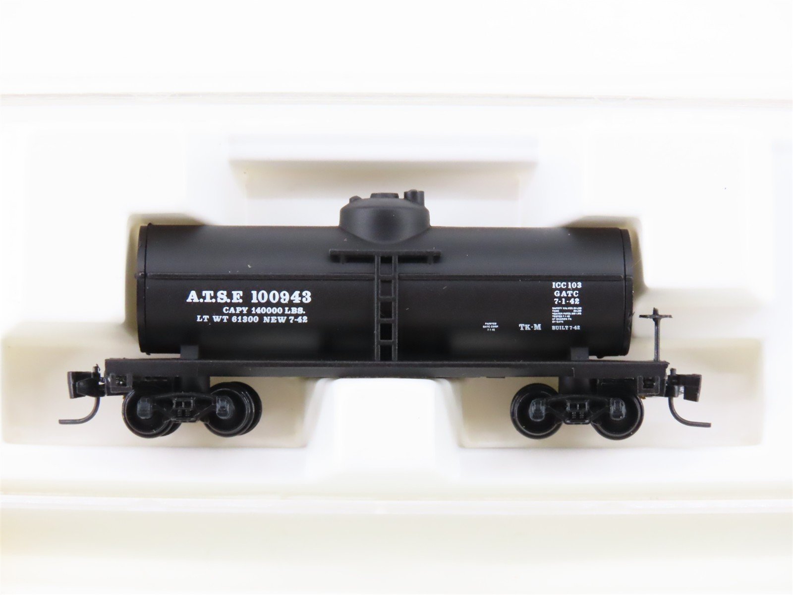 Z Scale Micro-Trains MTL 14402-2 ATSF Santa Fe 39' Single Dome Tankcar #100943