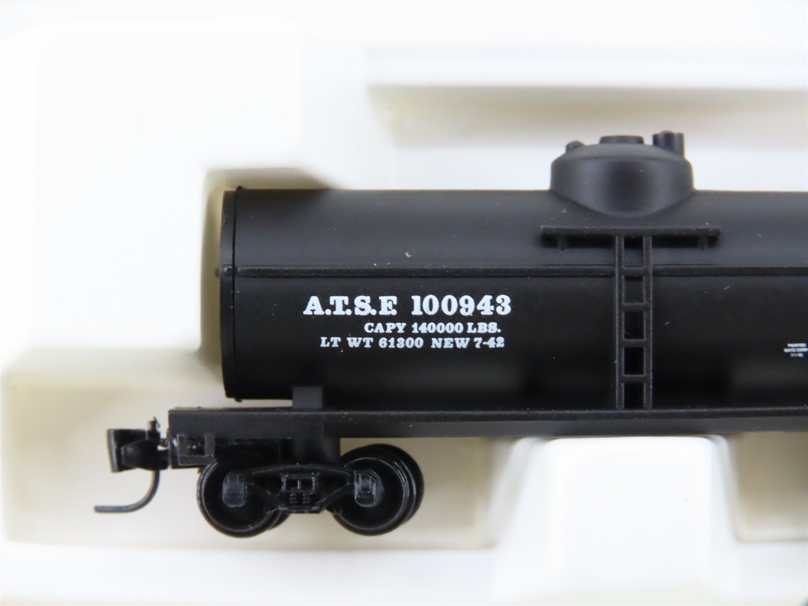 Z Scale Micro-Trains MTL 14402-2 ATSF Santa Fe 39' Single Dome Tankcar #100943