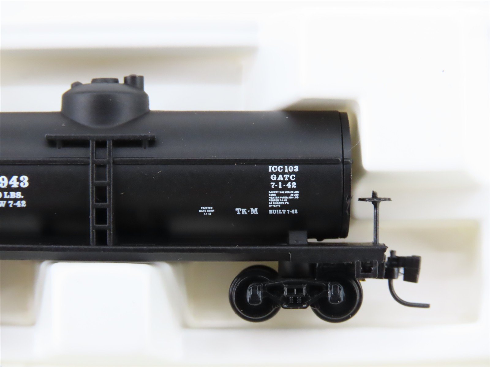 Z Scale Micro-Trains MTL 14402-2 ATSF Santa Fe 39' Single Dome Tankcar #100943