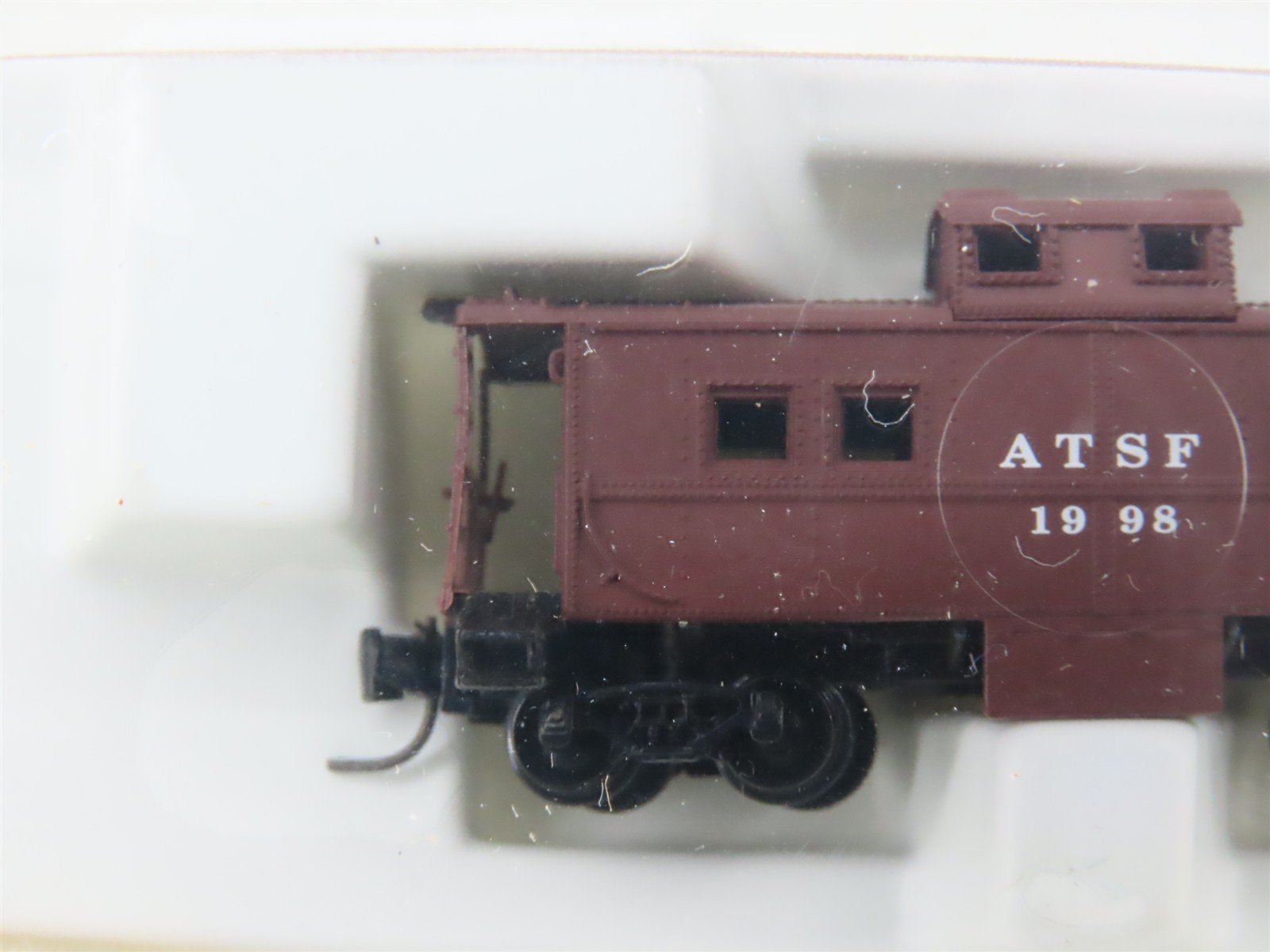 Z Scale Micro-Trains MTL 14712-2 ATSF Santa Fe Caboose #1998