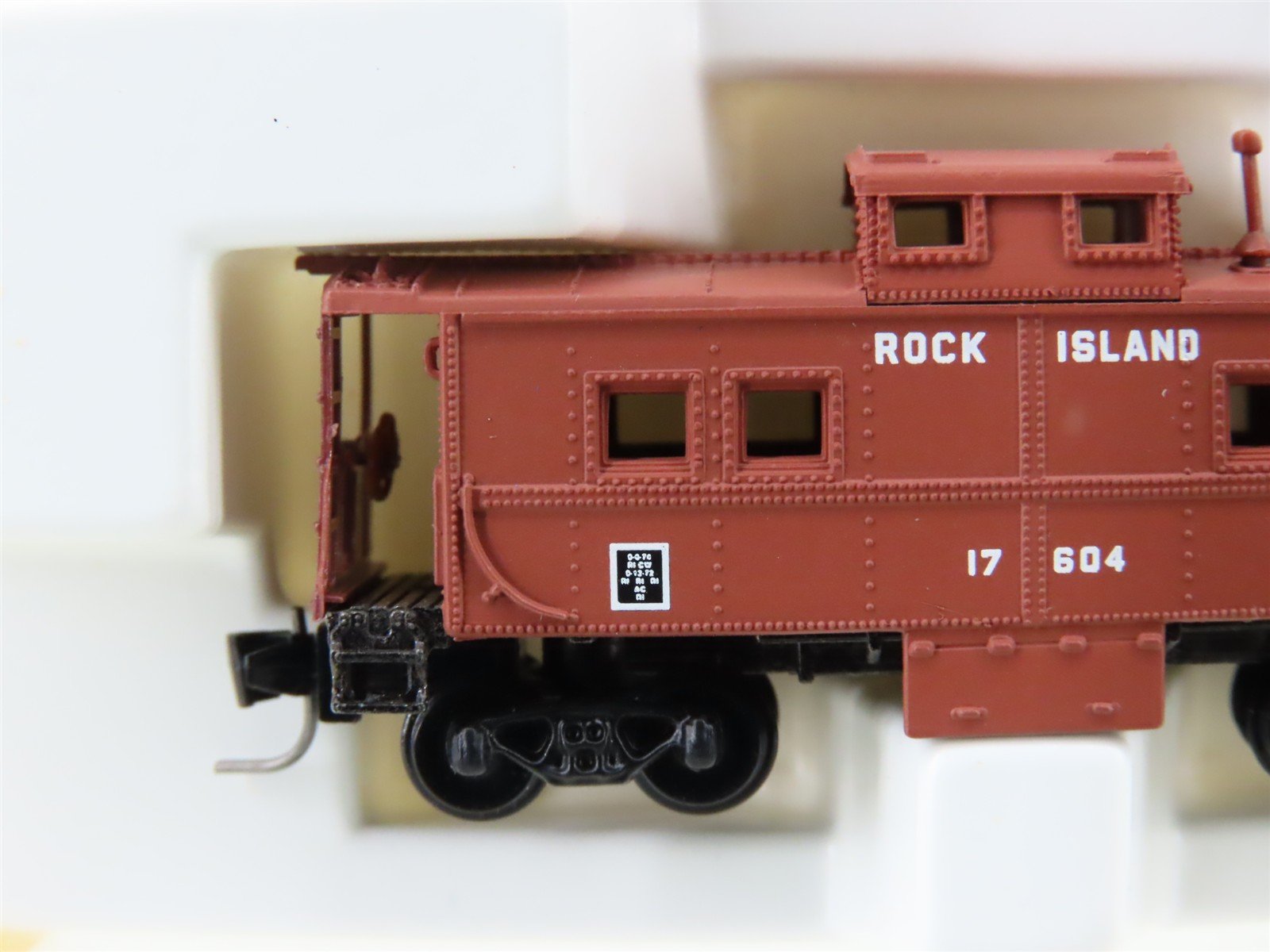 Z Scale Kadee Micro-Trains MTL 14704-2 RI Rock Island Caboose #17604