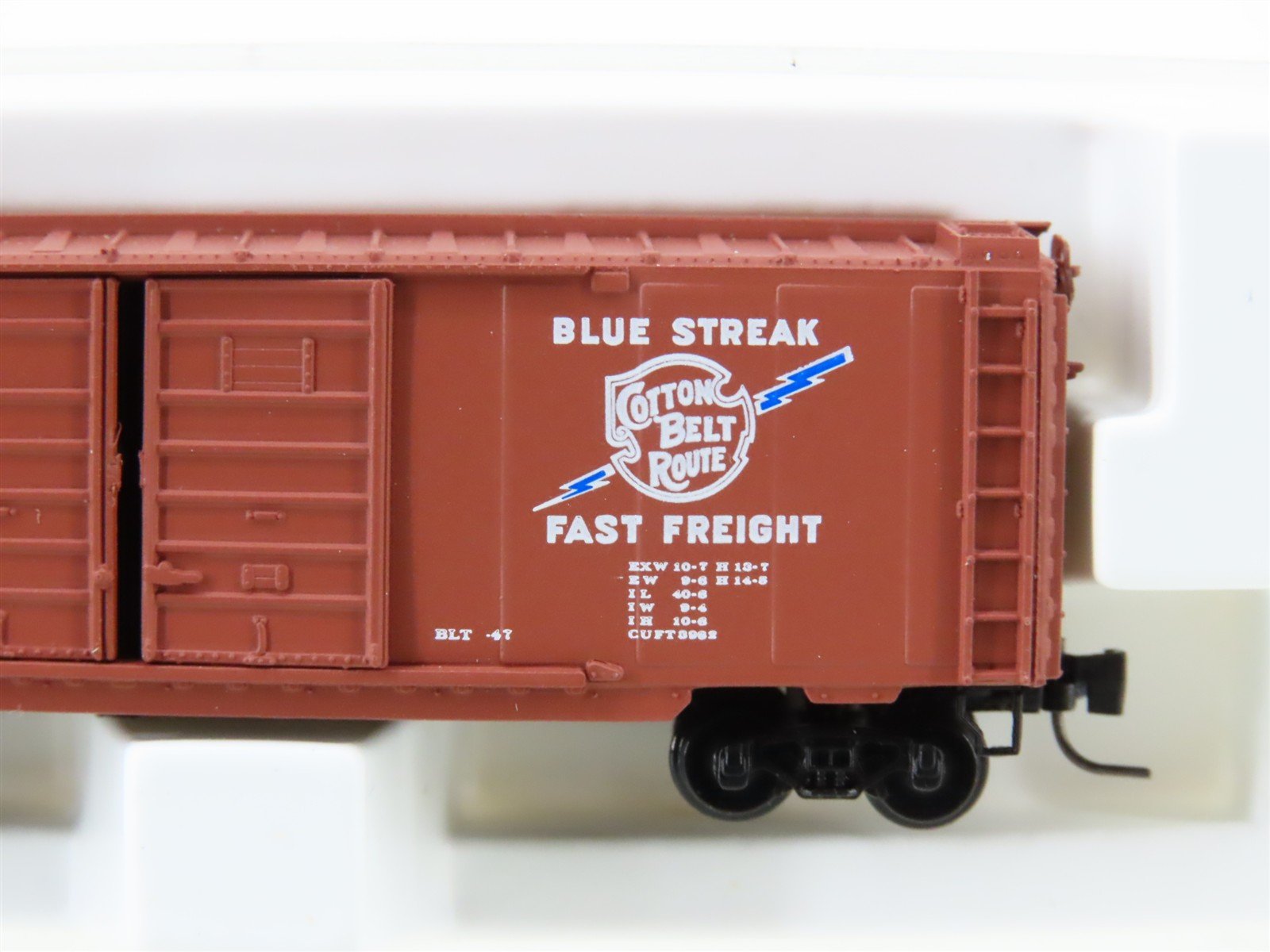 Z Kadee Micro-Trains MTL 14804-2 SSW Cotton Belt Blue Streak 40' Boxcar #46478